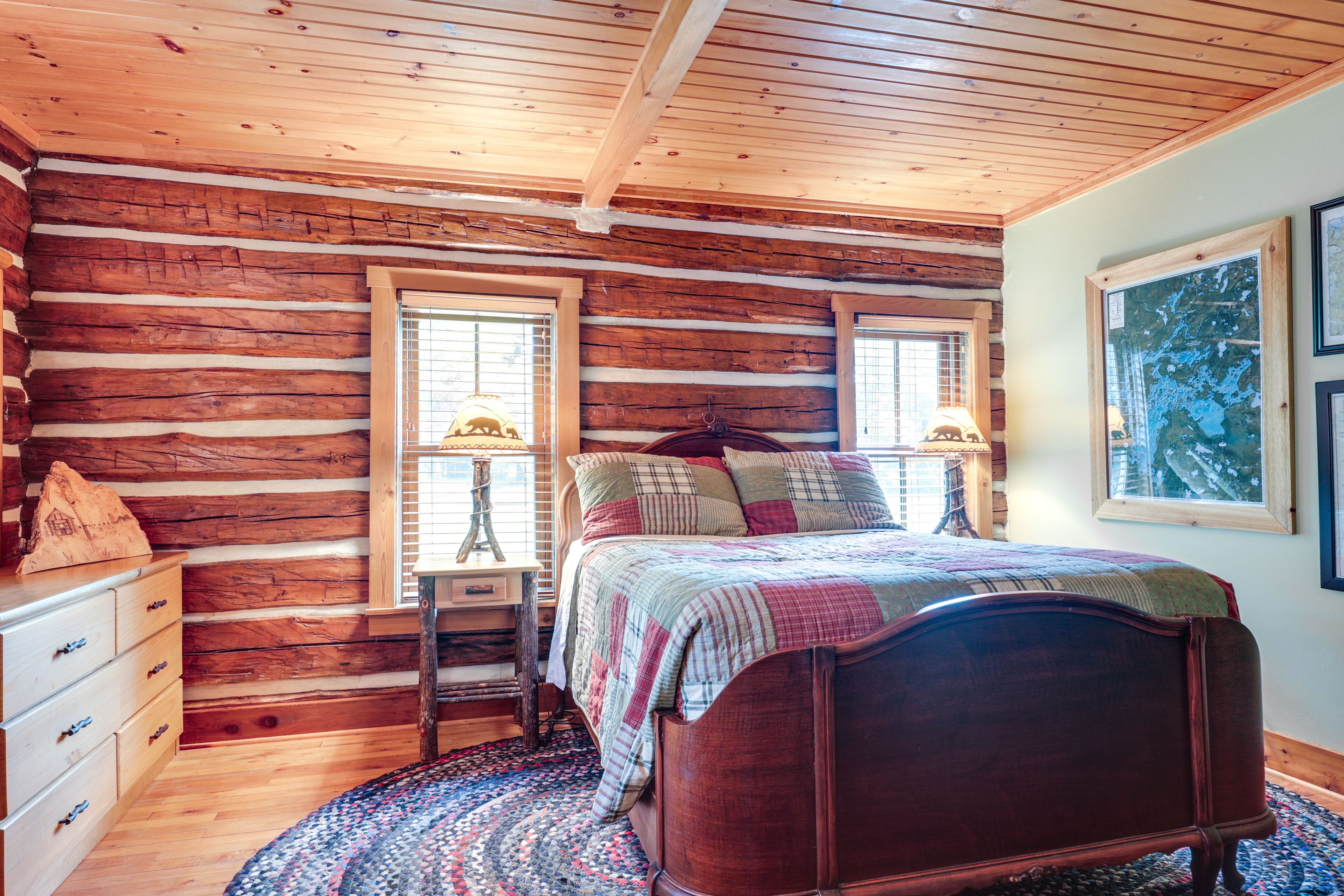 Bedroom 1 | Queen Bed | Main Floor