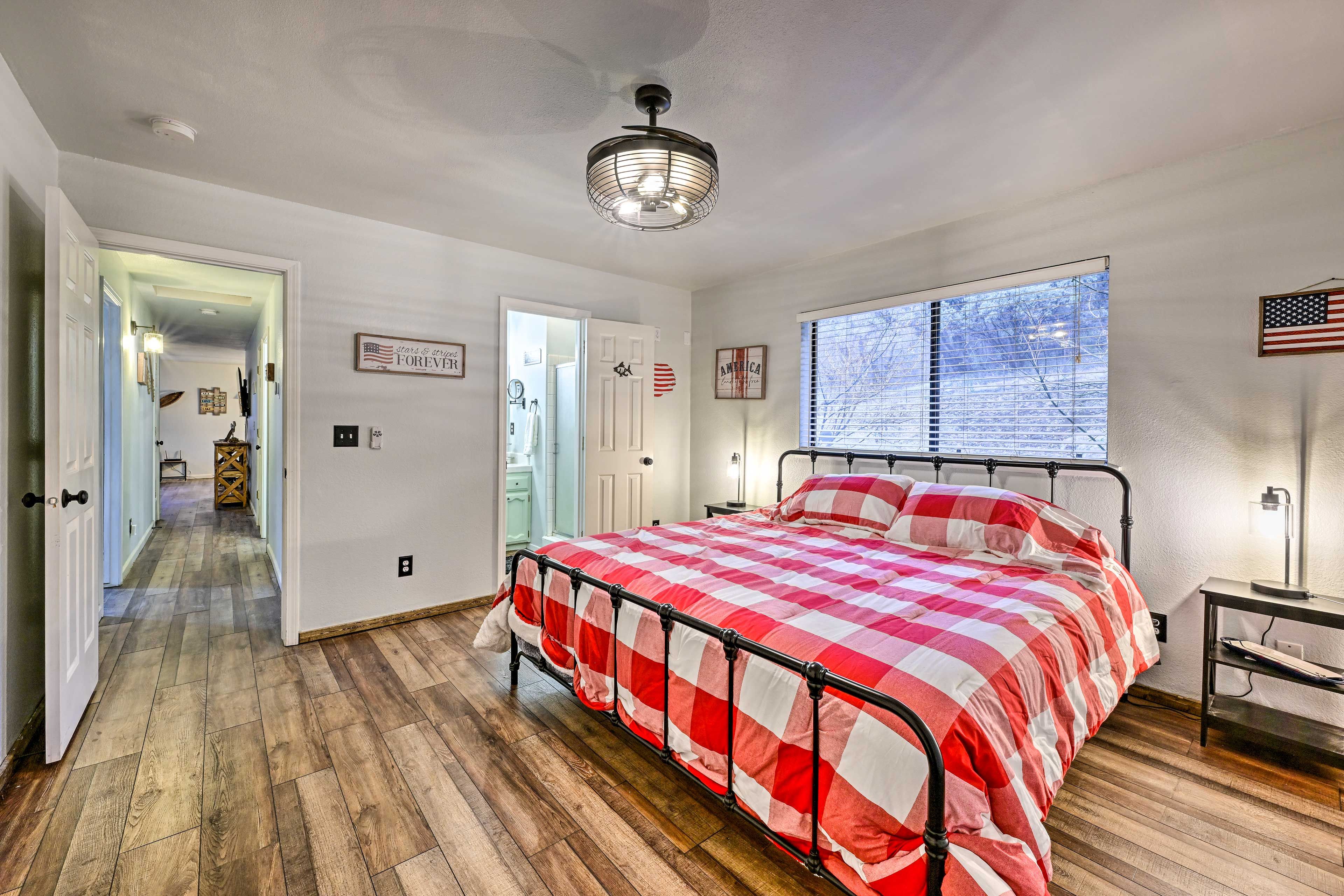 Bedroom 1 | King Bed | En-Suite Bathroom