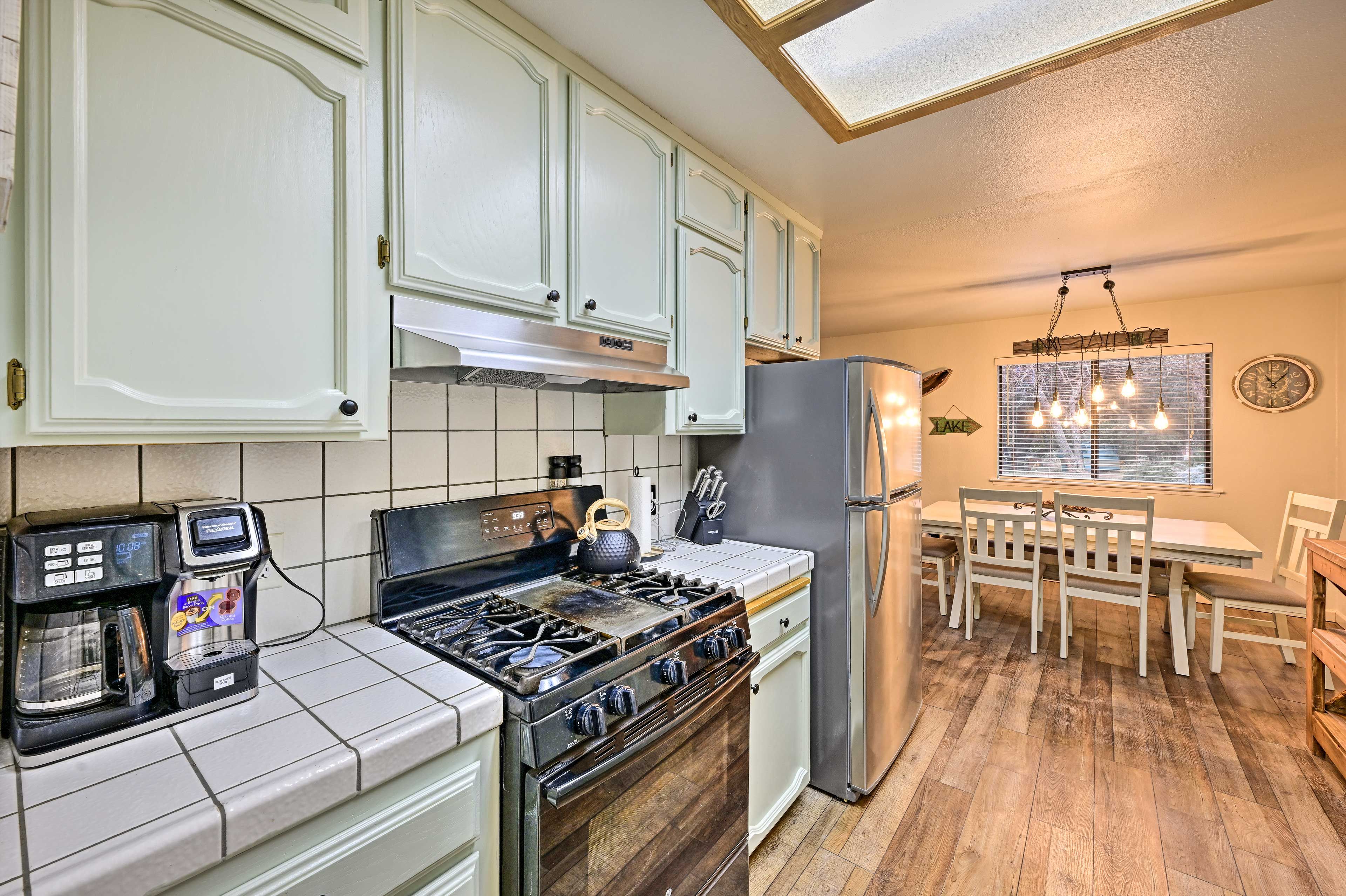 Kitchen | Keurig Coffee Maker | Hot Water Pot | Dishwasher | Toaster | Blender
