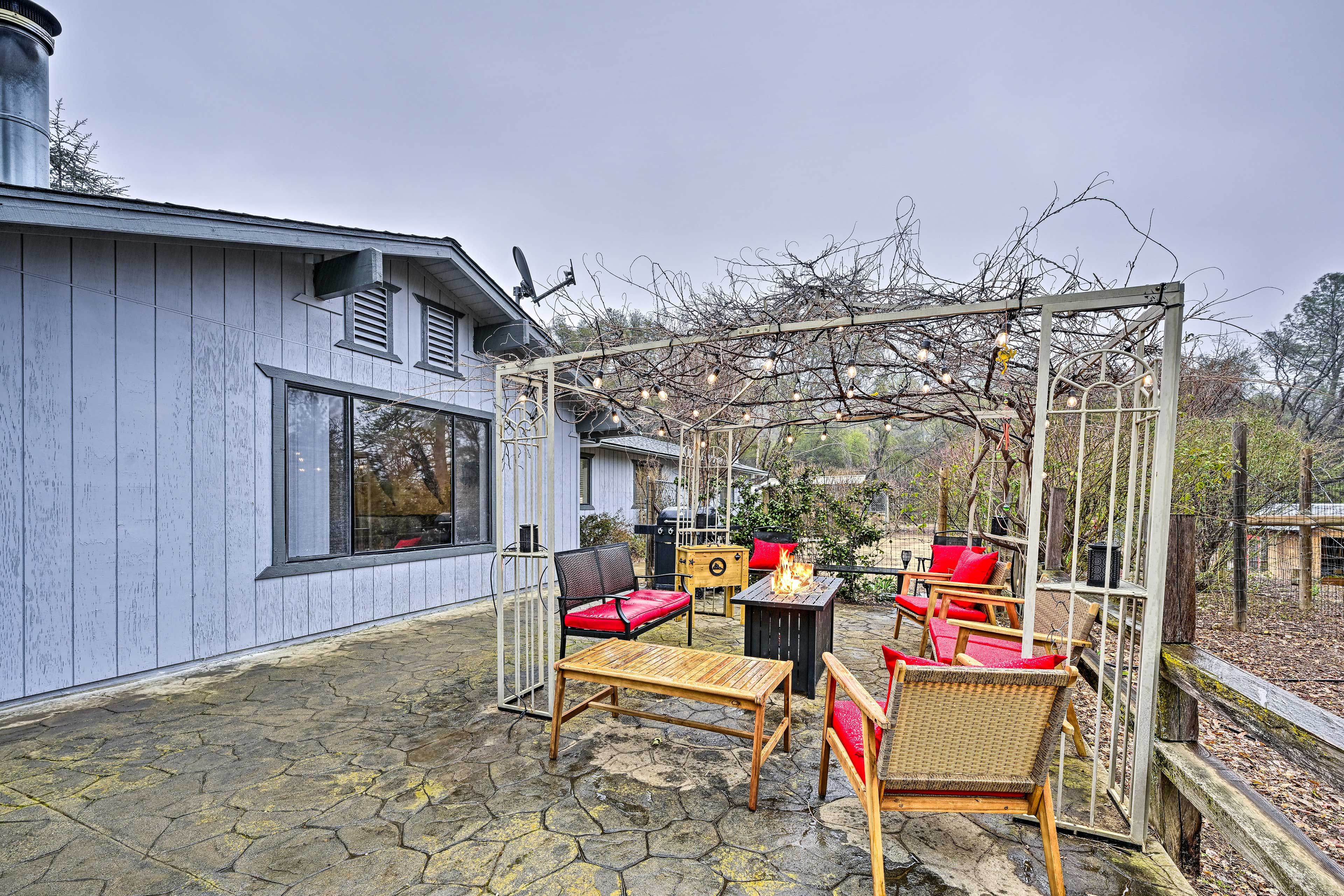 Patio | Outdoor Seating | Gas Grill | Fire Pit