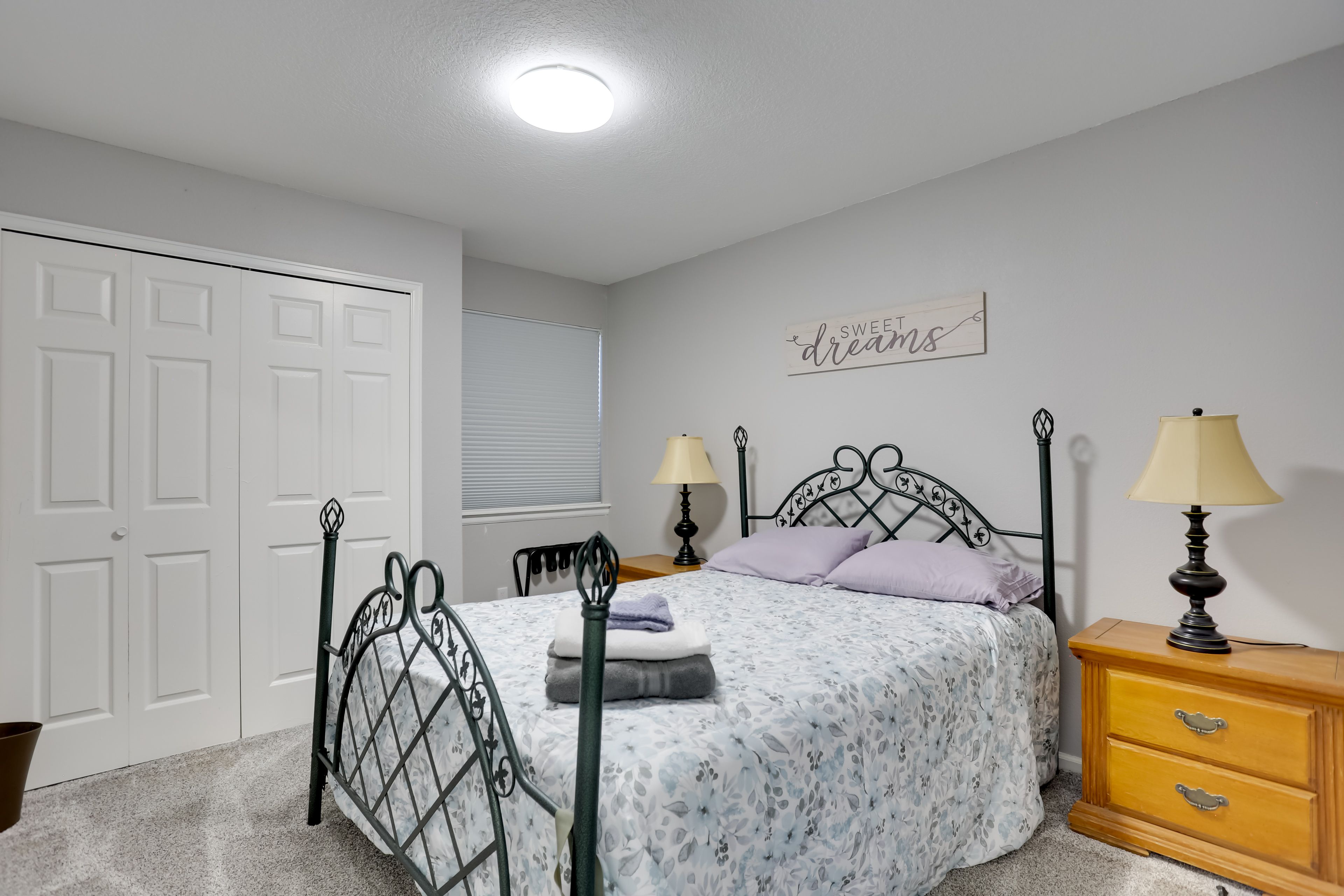Bedroom 2 | Queen Bed