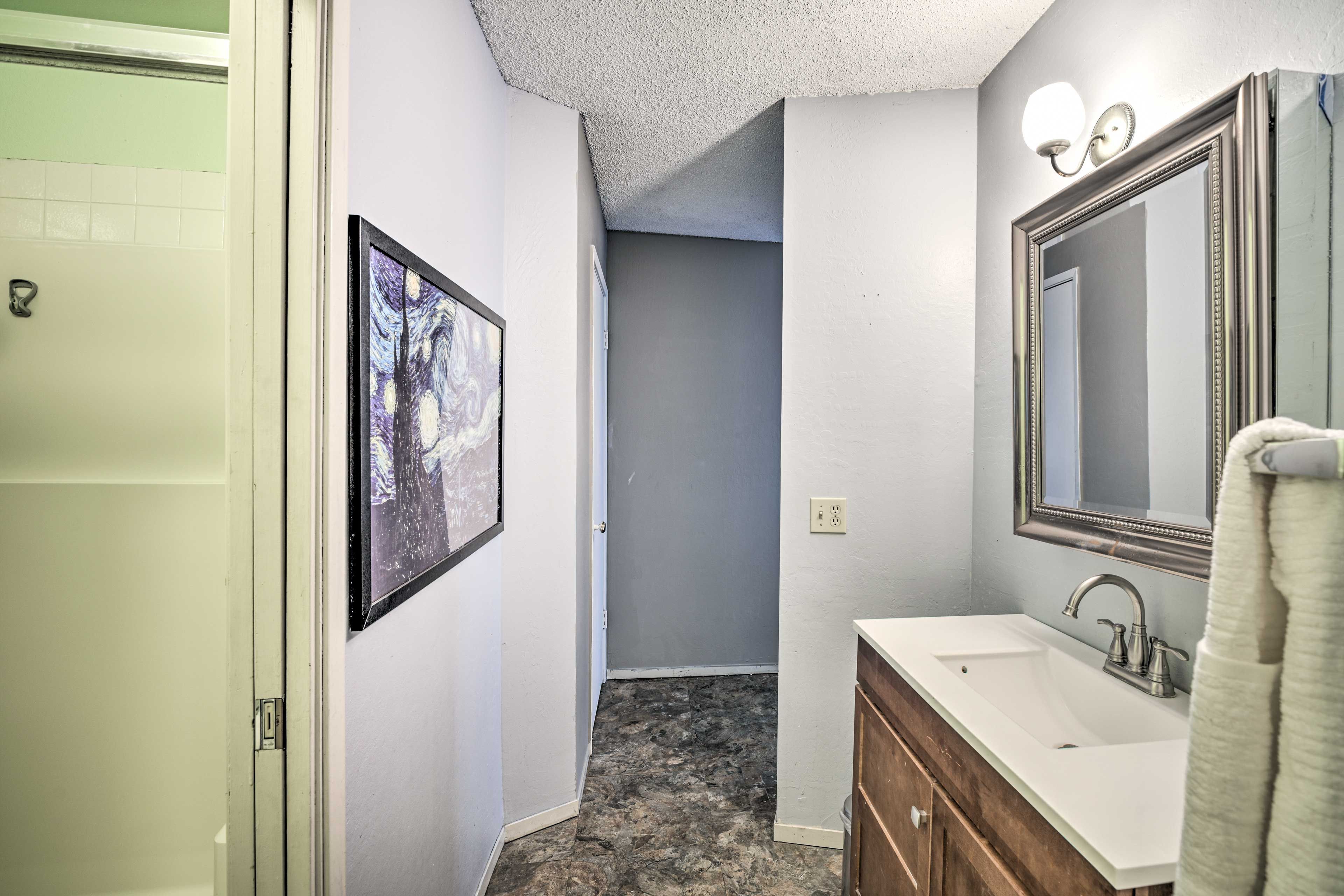 Full Bath | Complimentary Toiletries