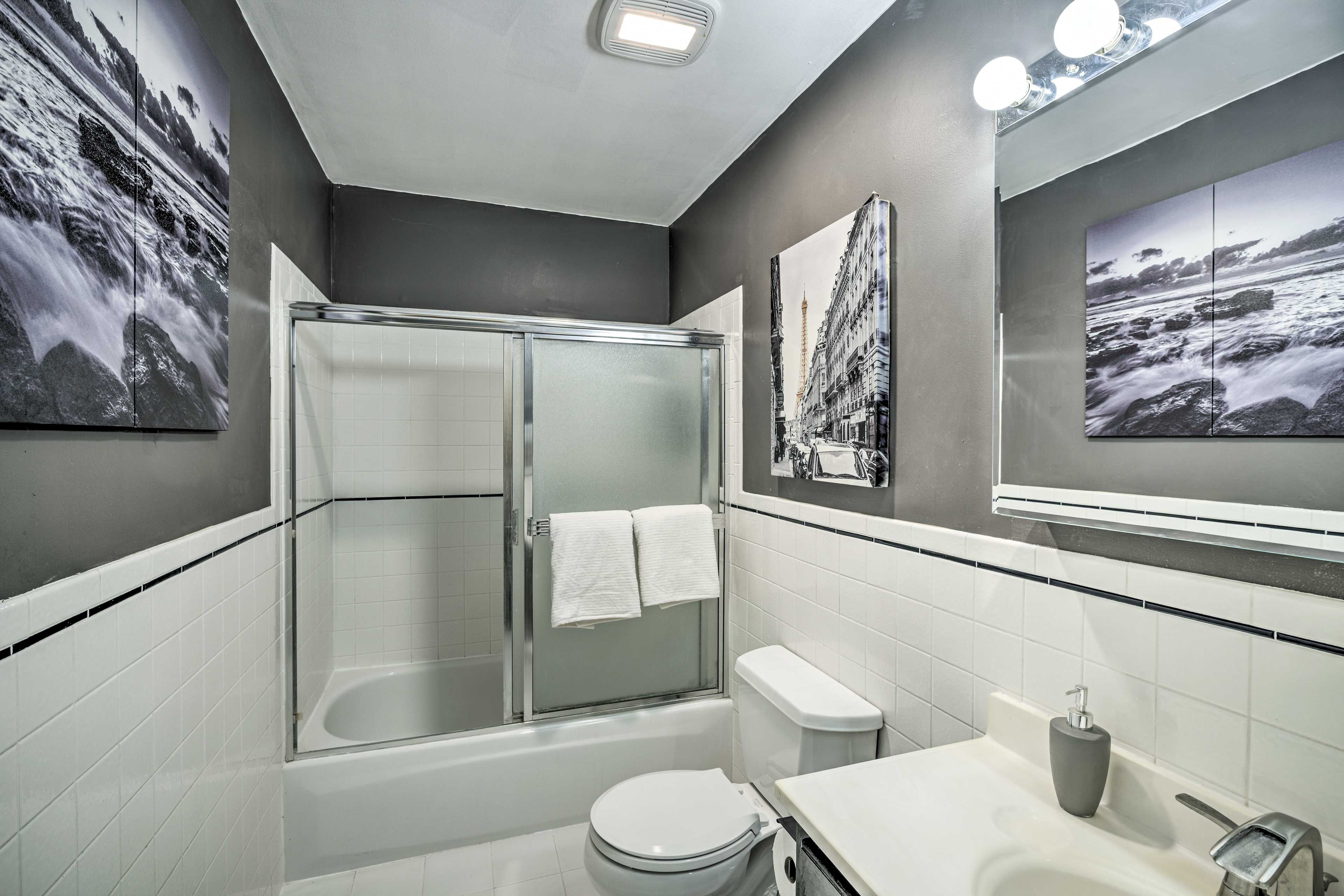 Full Bath | Towels Provided