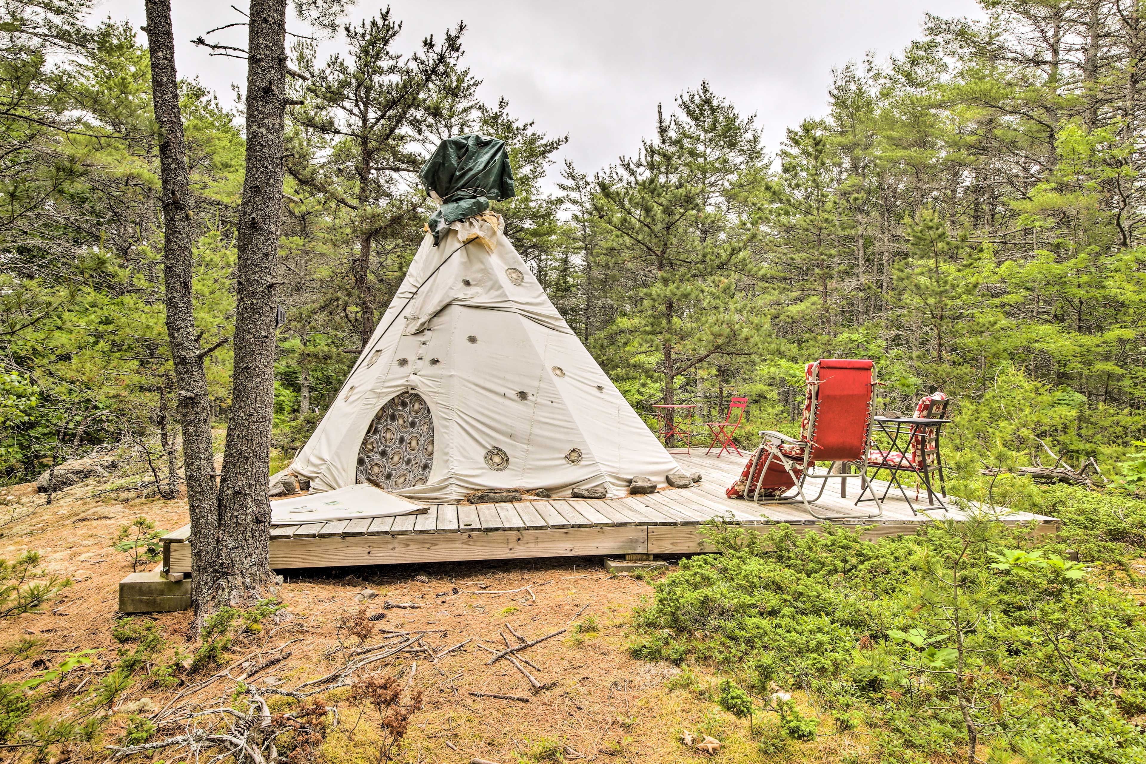 Tepee | Additional Sleeping | 2 Twin Fold-Out Beds