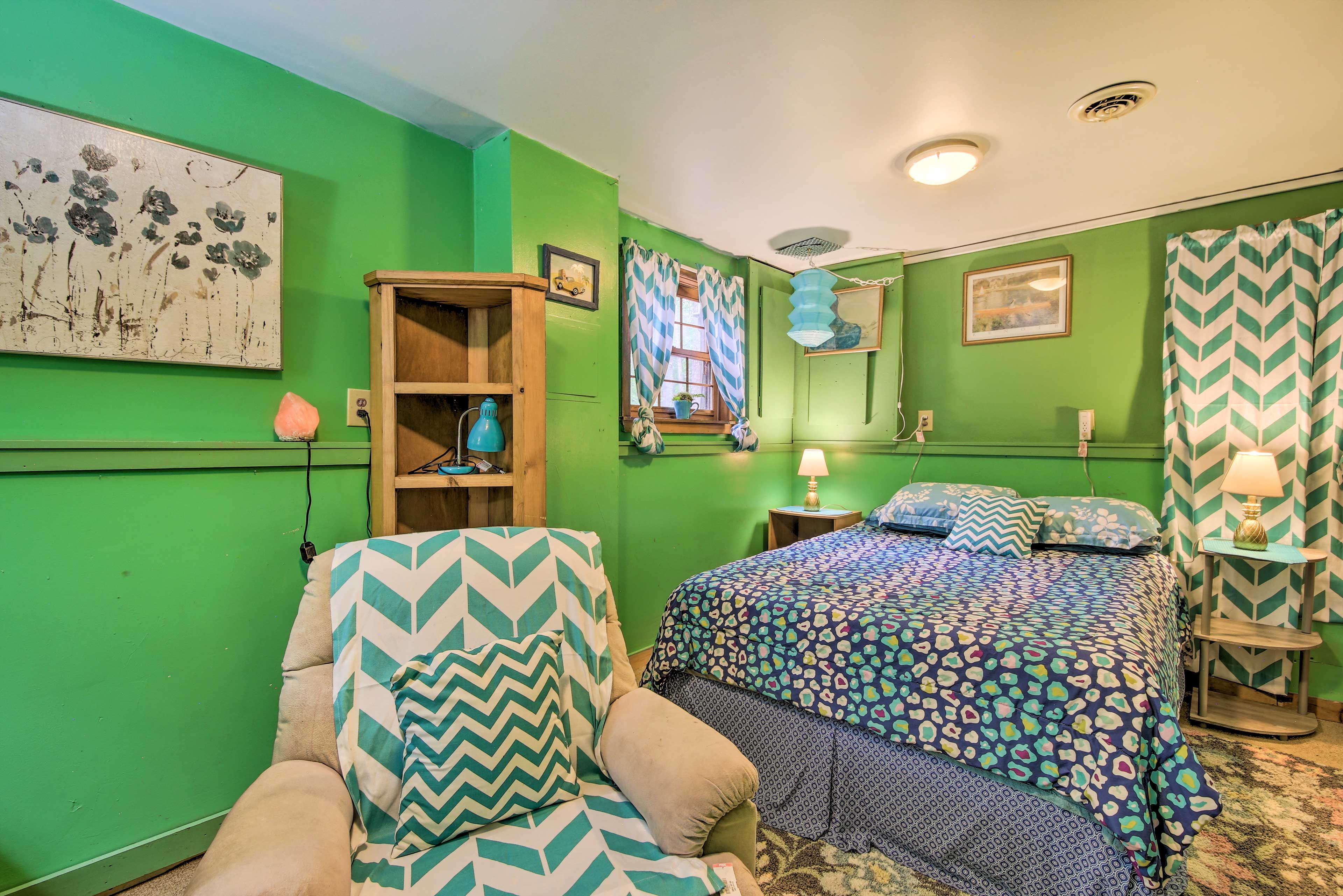 Bedroom 2 | Queen Bed | Linens Provided