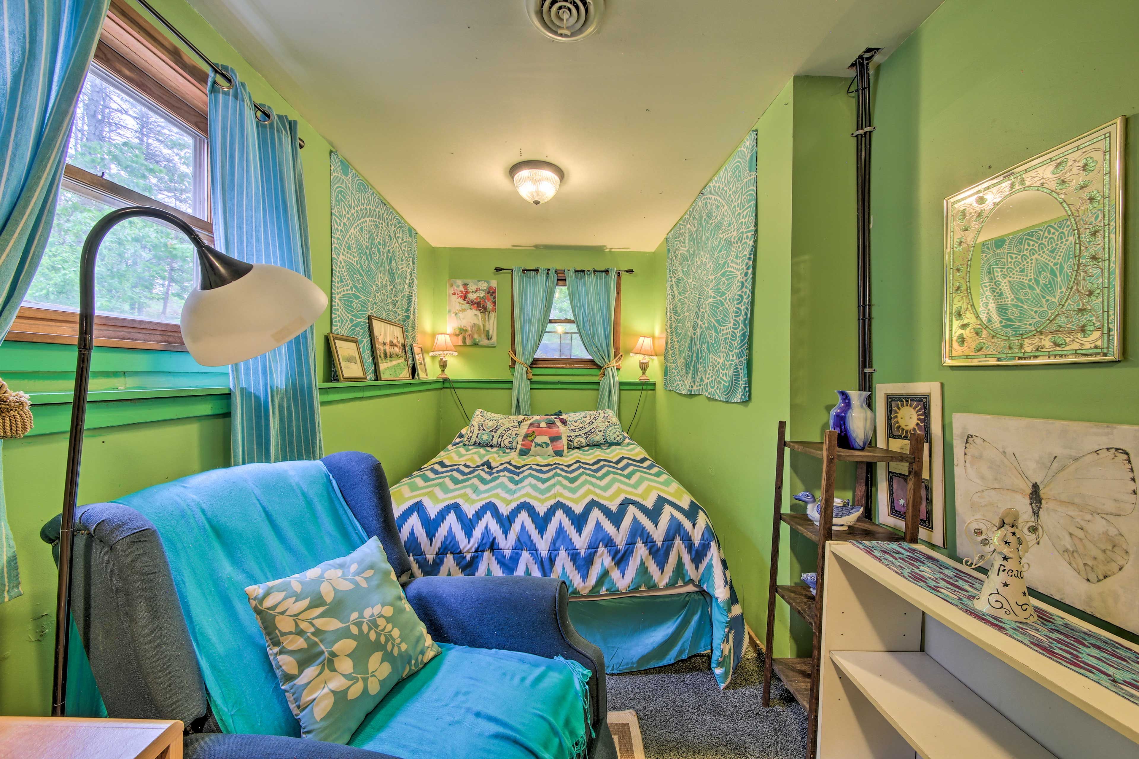 Bedroom 1 | Queen Bed | Linens Provided
