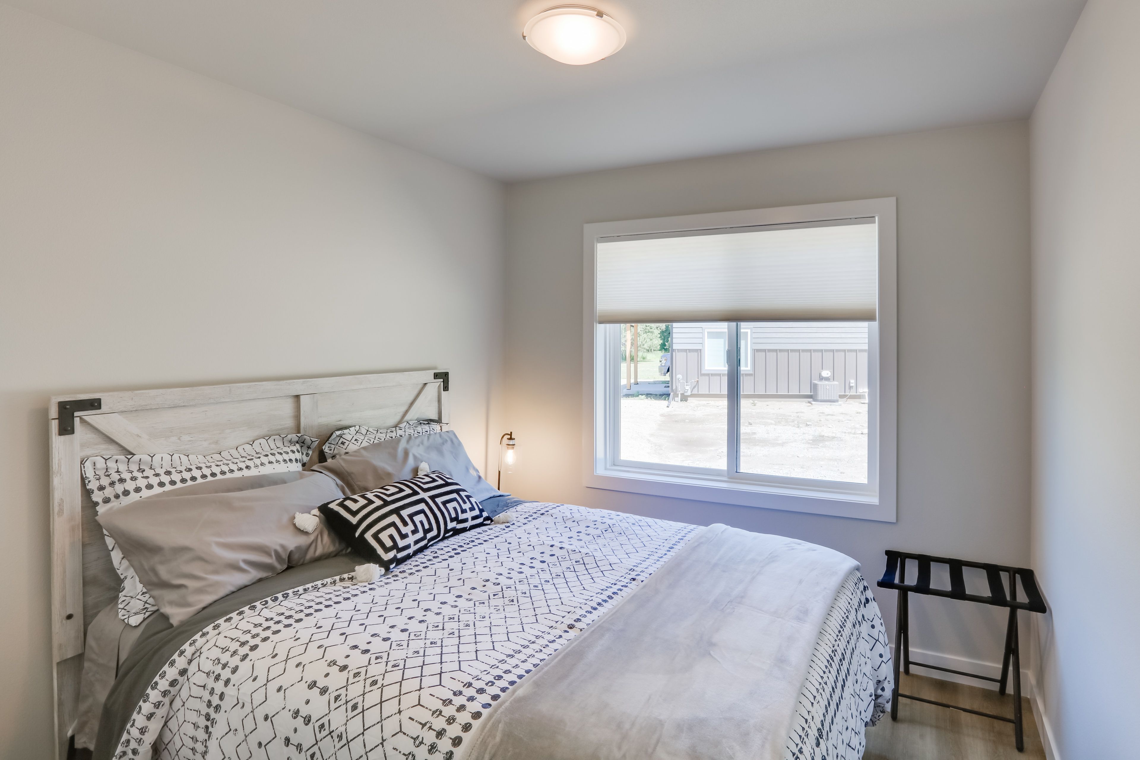 Bedroom 2 | Queen Bed | 1st Floor | Hangers