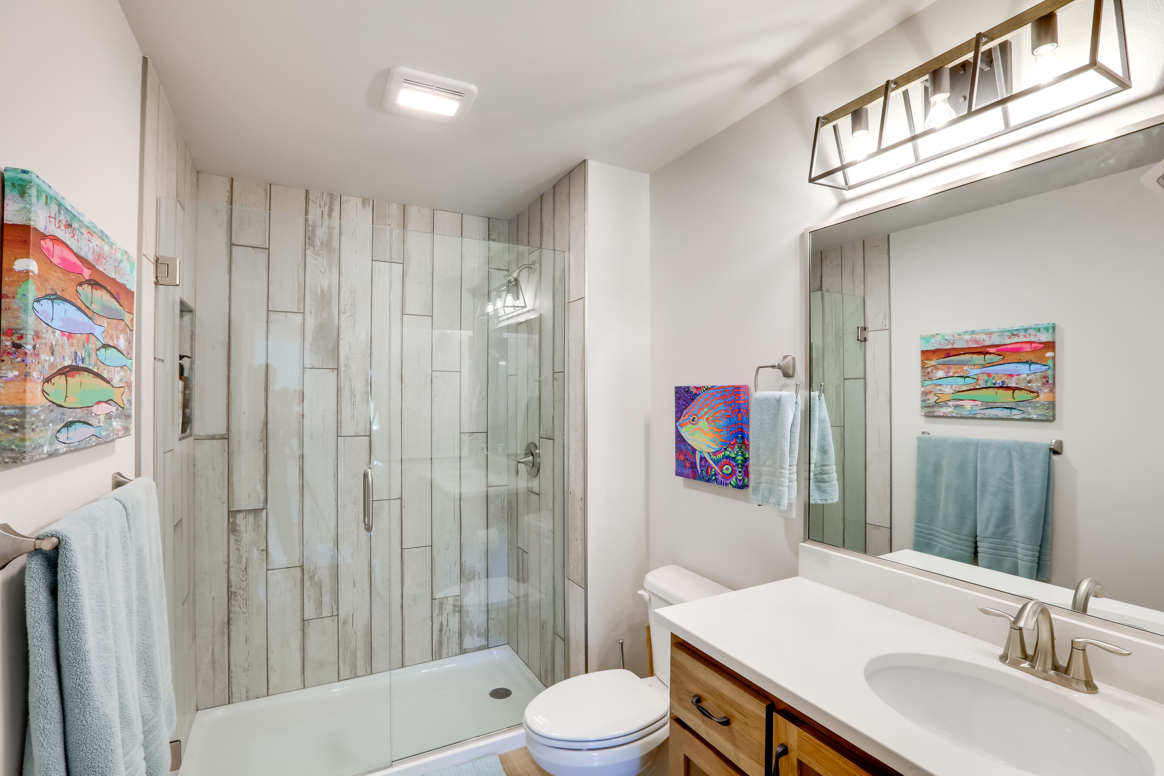Full Bathroom | 1st Floor | Towels Provided | Washer/Dryer | Laundry Detergent