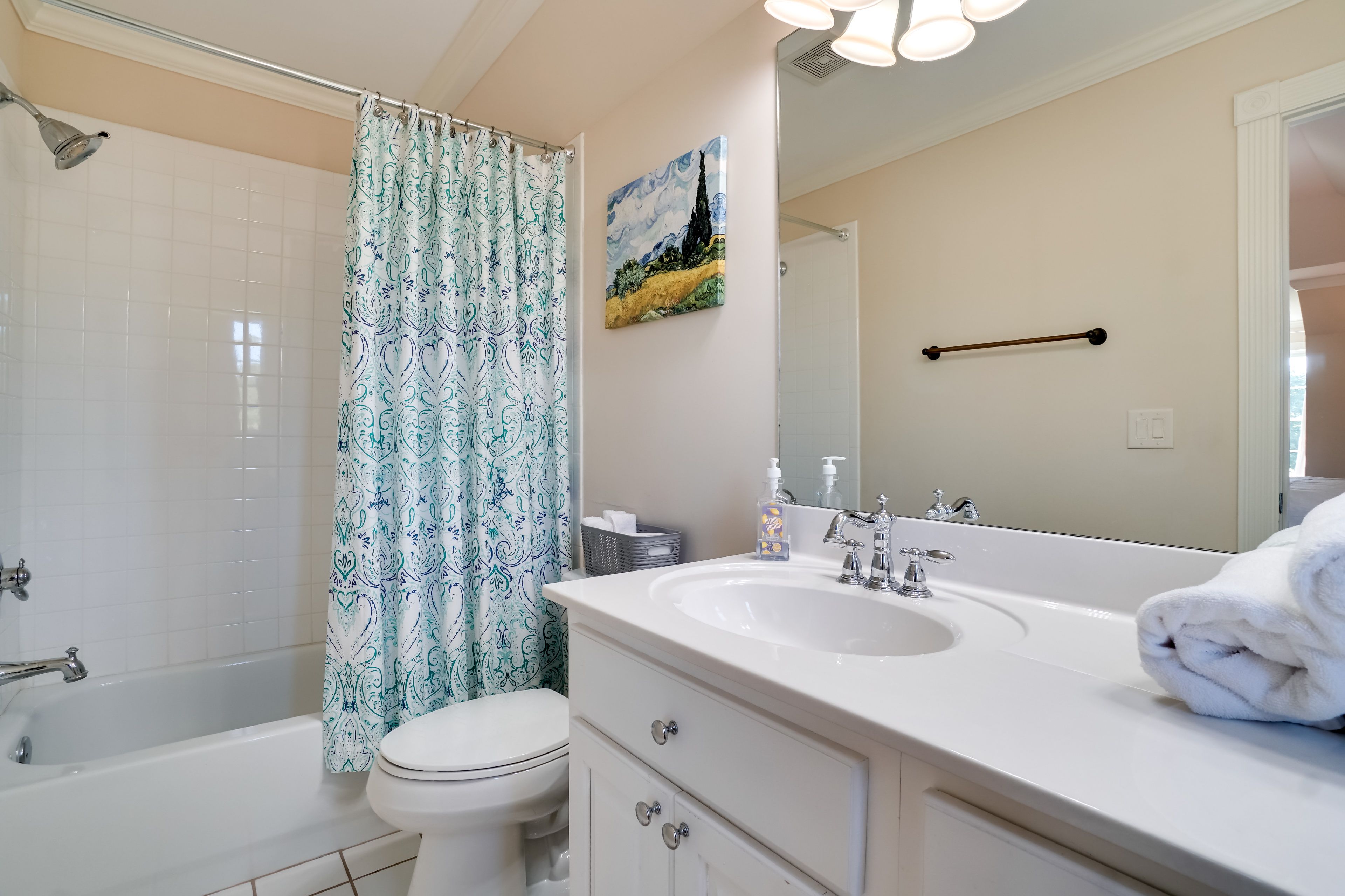 En-Suite Bathroom | Towels Provided