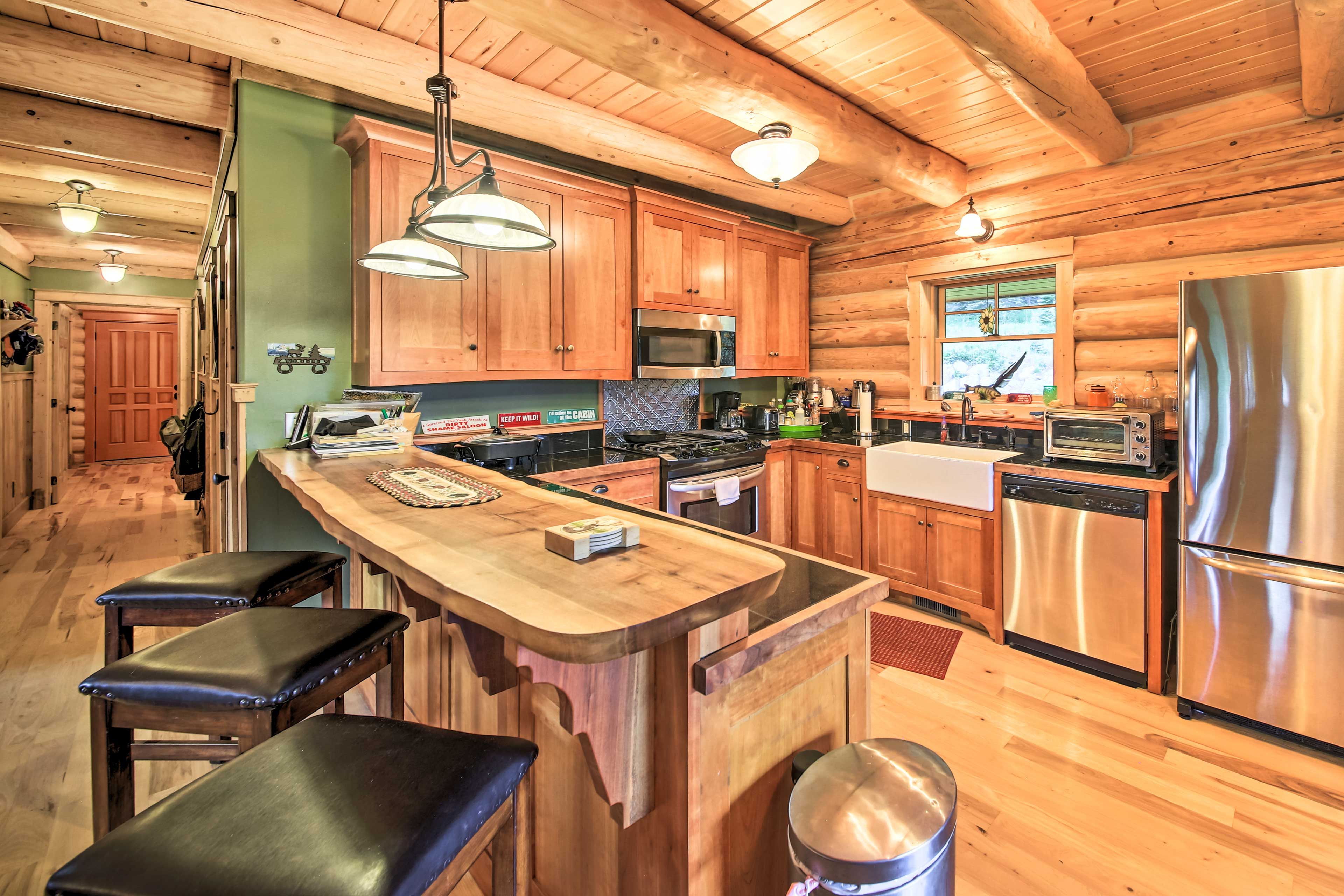 Kitchen | Pots & Pans | Spices | Ice Maker | Crockpot | Coffee Grinder