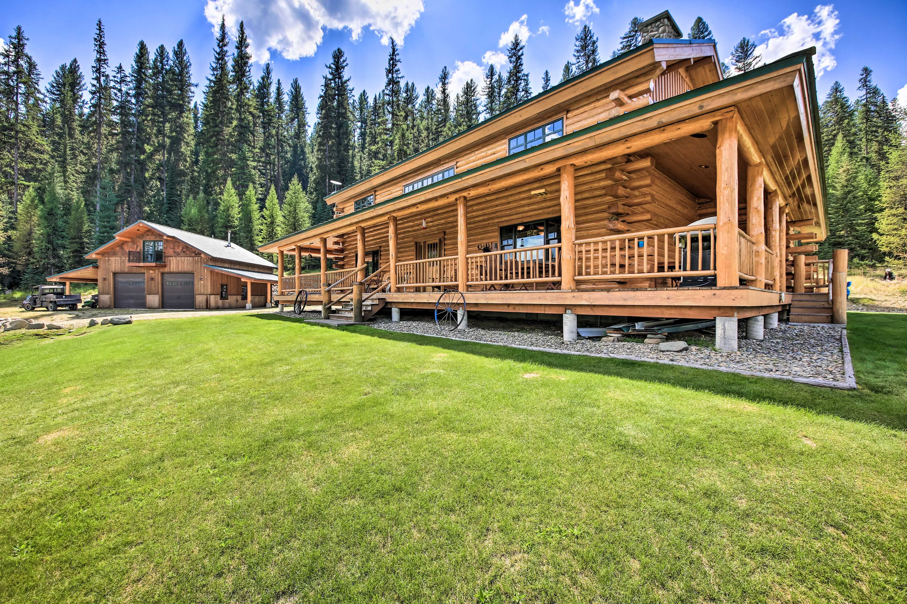 Property Exterior | Driveway Parking (8 Vehicles) | Trailer Parking