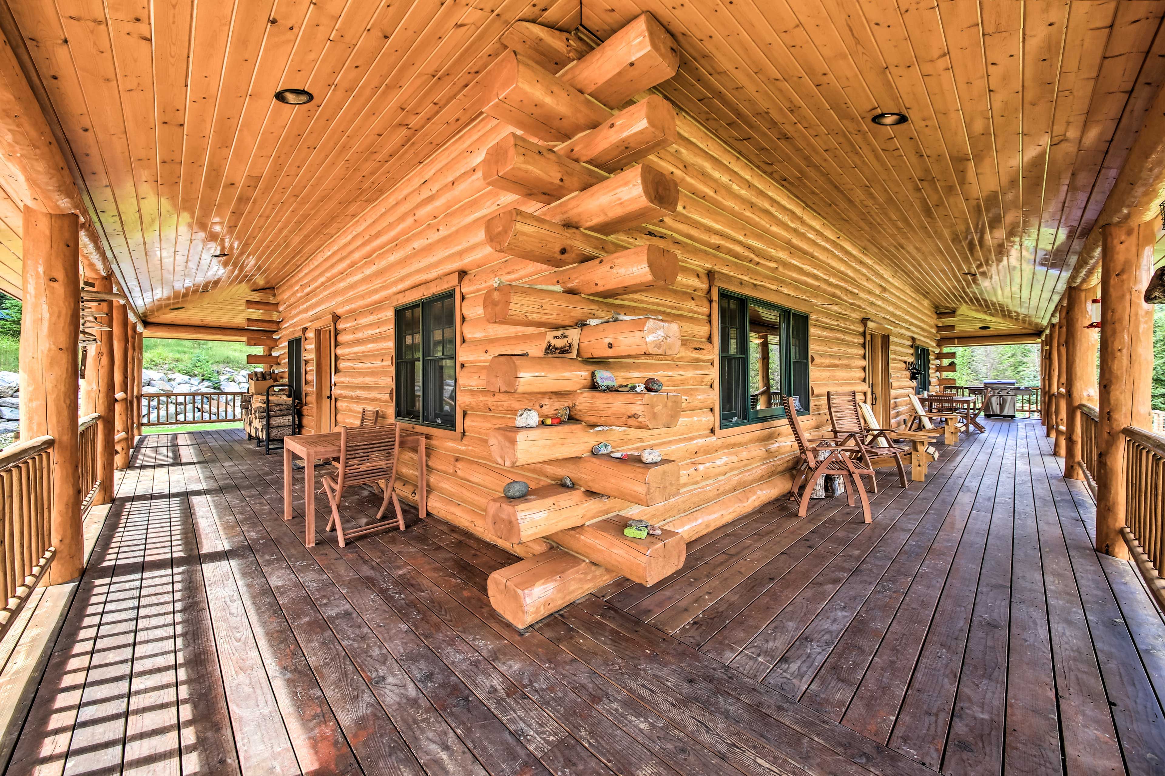 Furnished Wraparound Deck