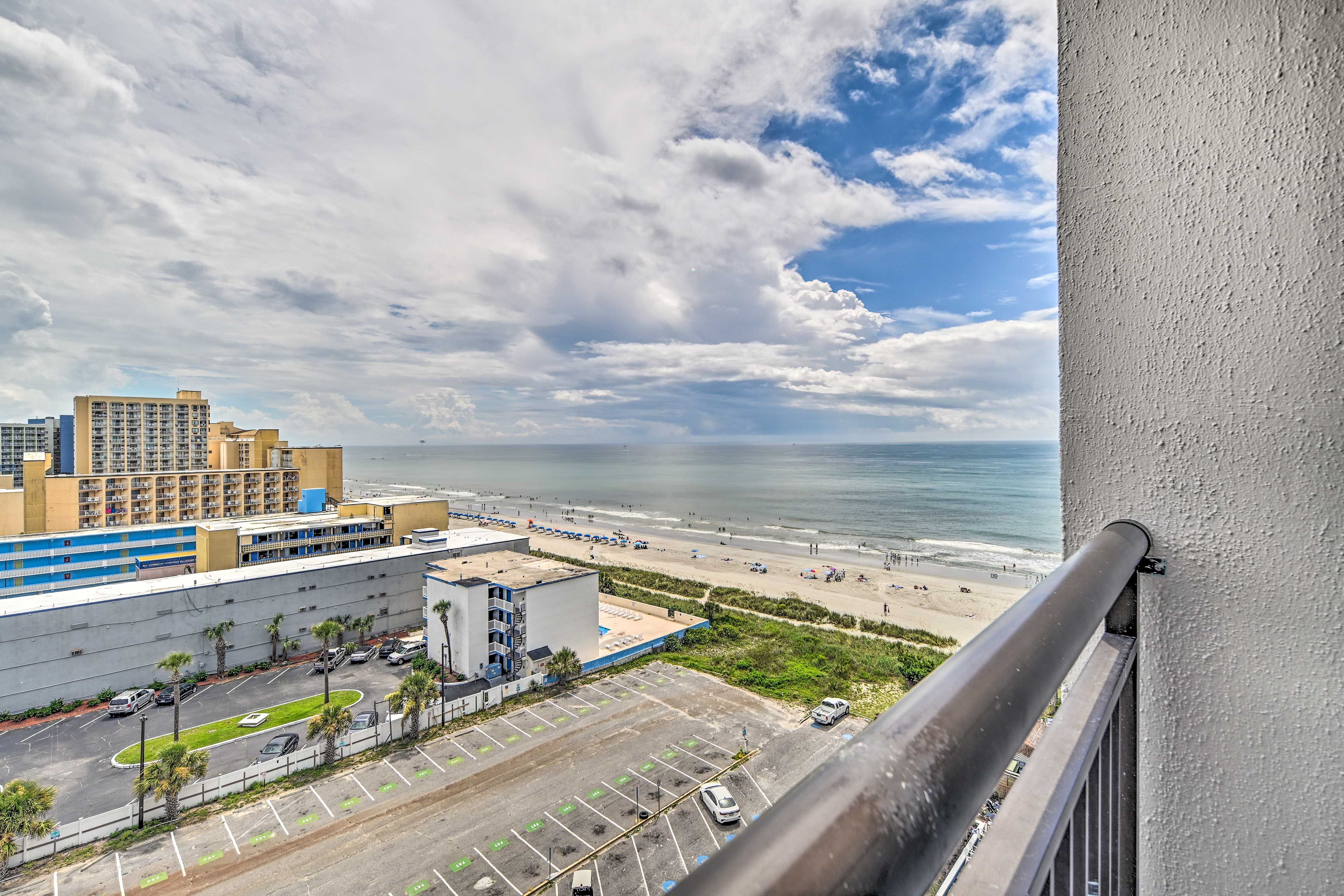 Myrtle Beach Vacation Rental | Studio | 1BA | Step-Free Access via Elevator
