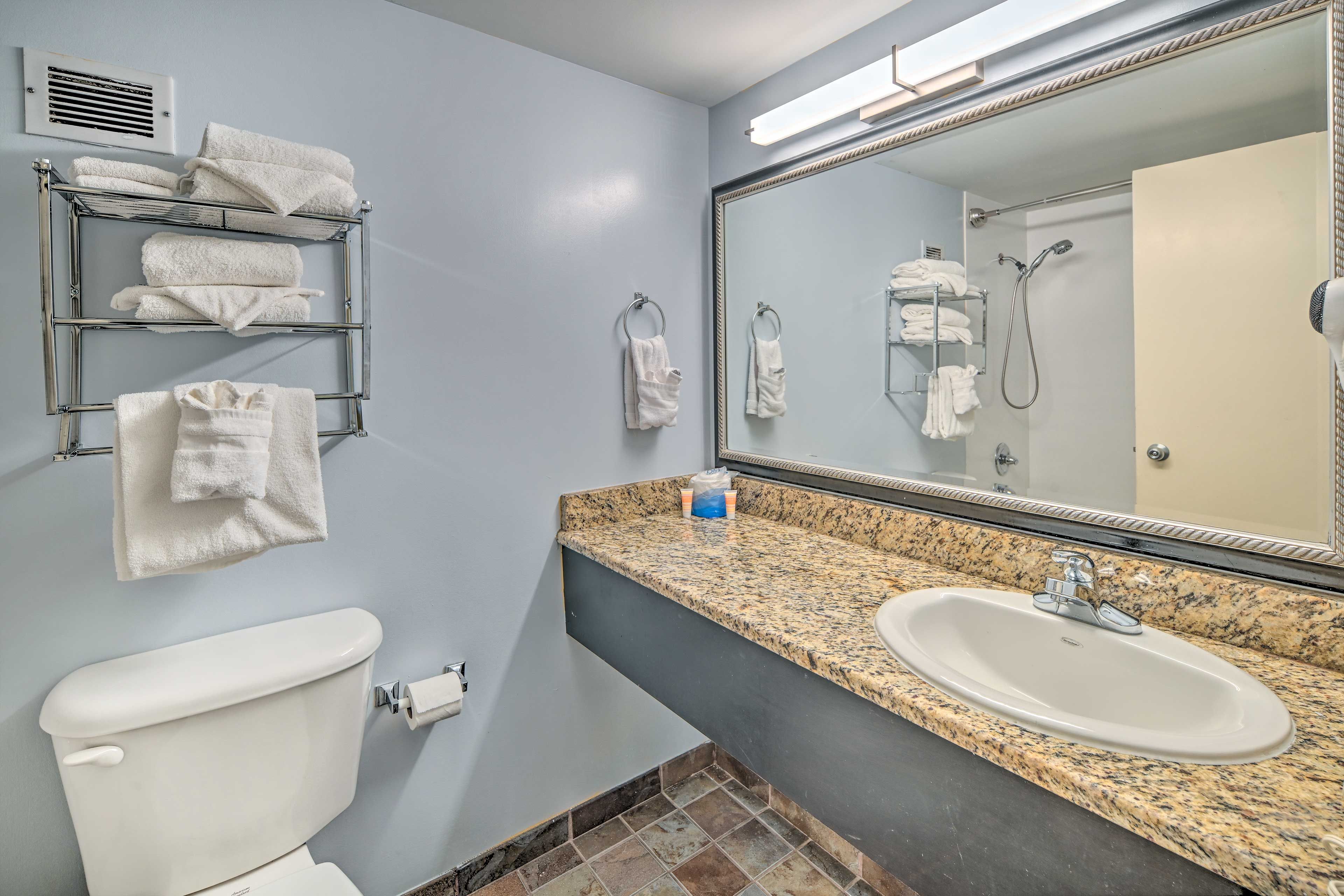 Full Bathroom | Linens & Towels | Hair Dryer | Complimentary Toiletries