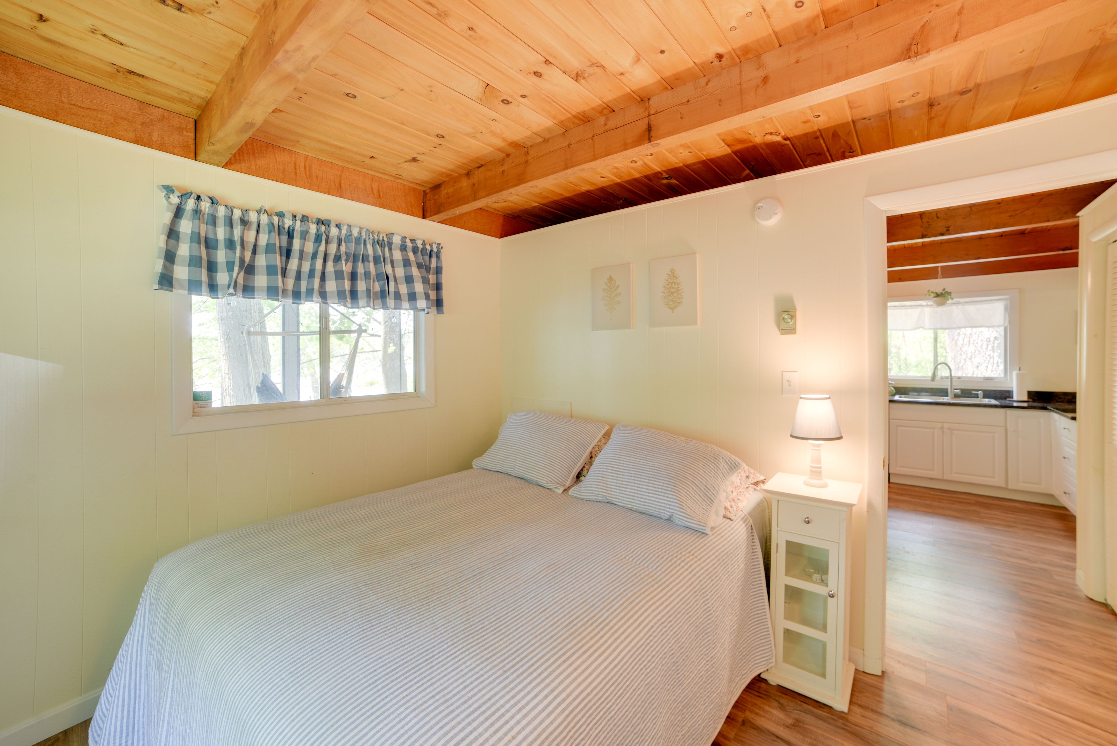 Bedroom 1 | Queen Bed