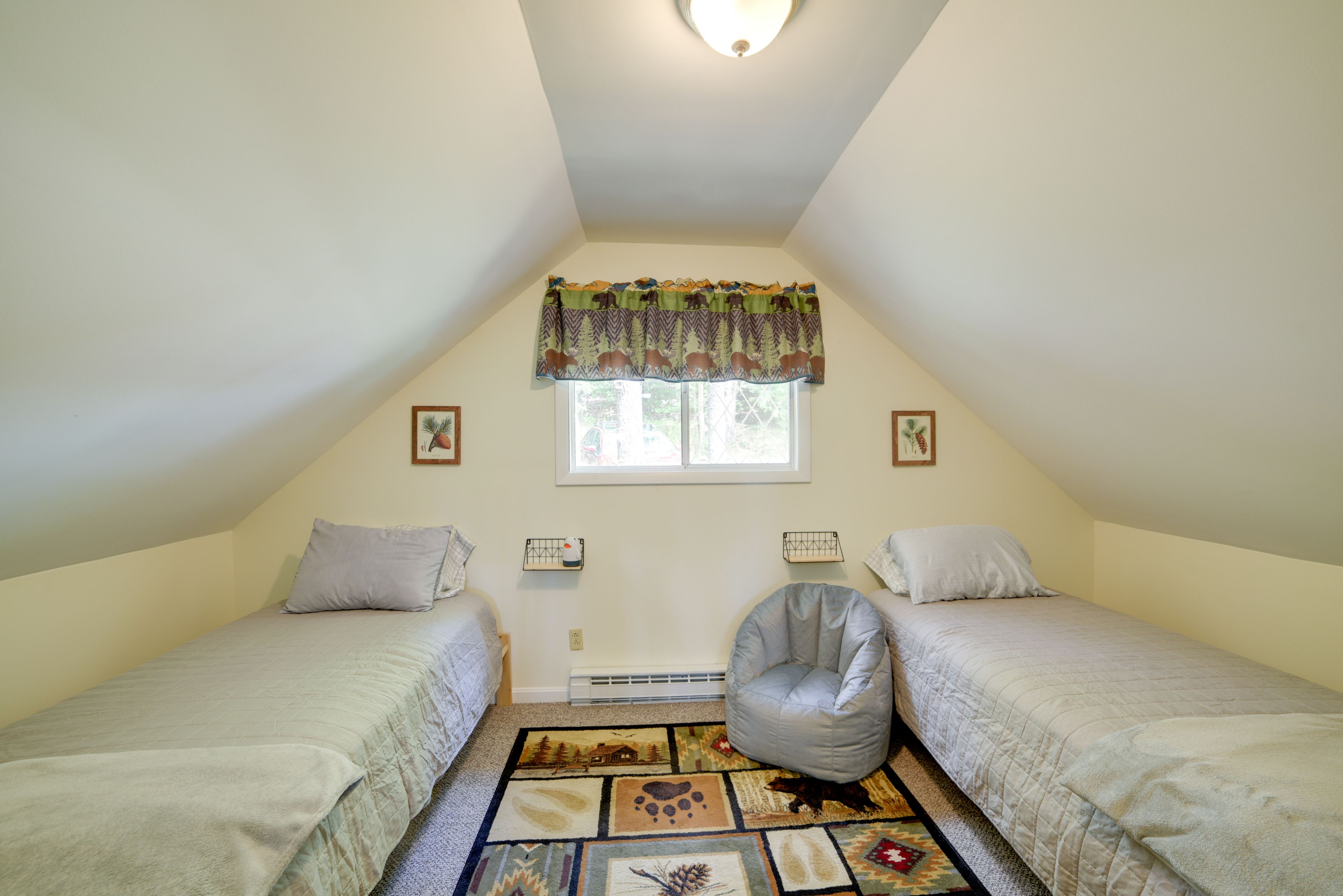 Bedroom 2 | 2 Twin Beds