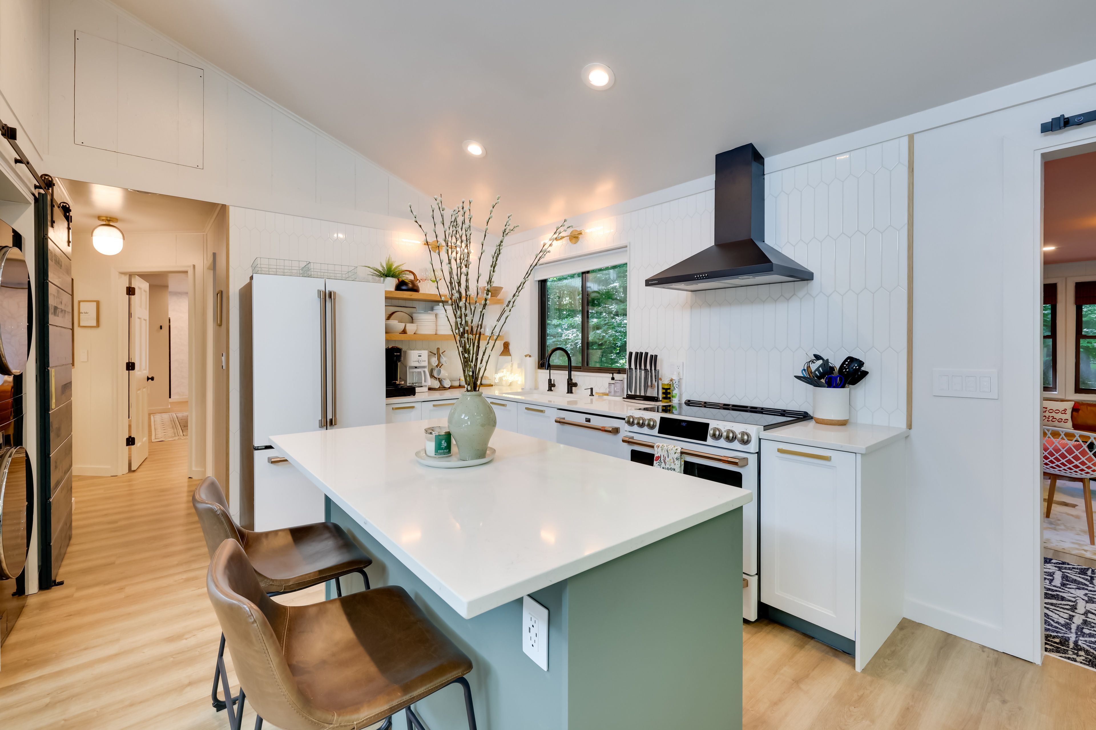 Kitchen | Pots & Pans | Cooking Utensils | Ice Maker | Blender | Spices