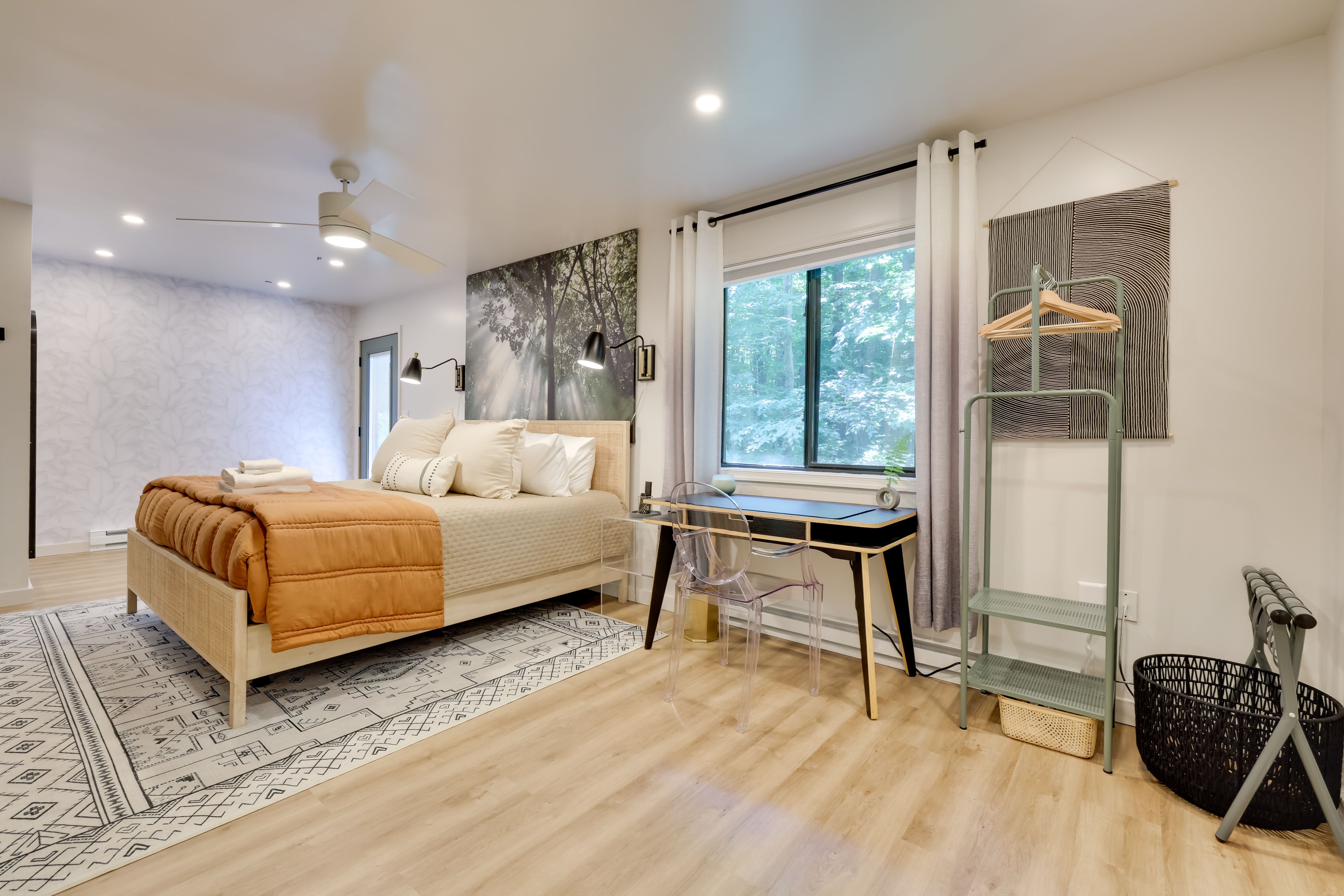 Bedroom 1 (Forest Room) | King Bed