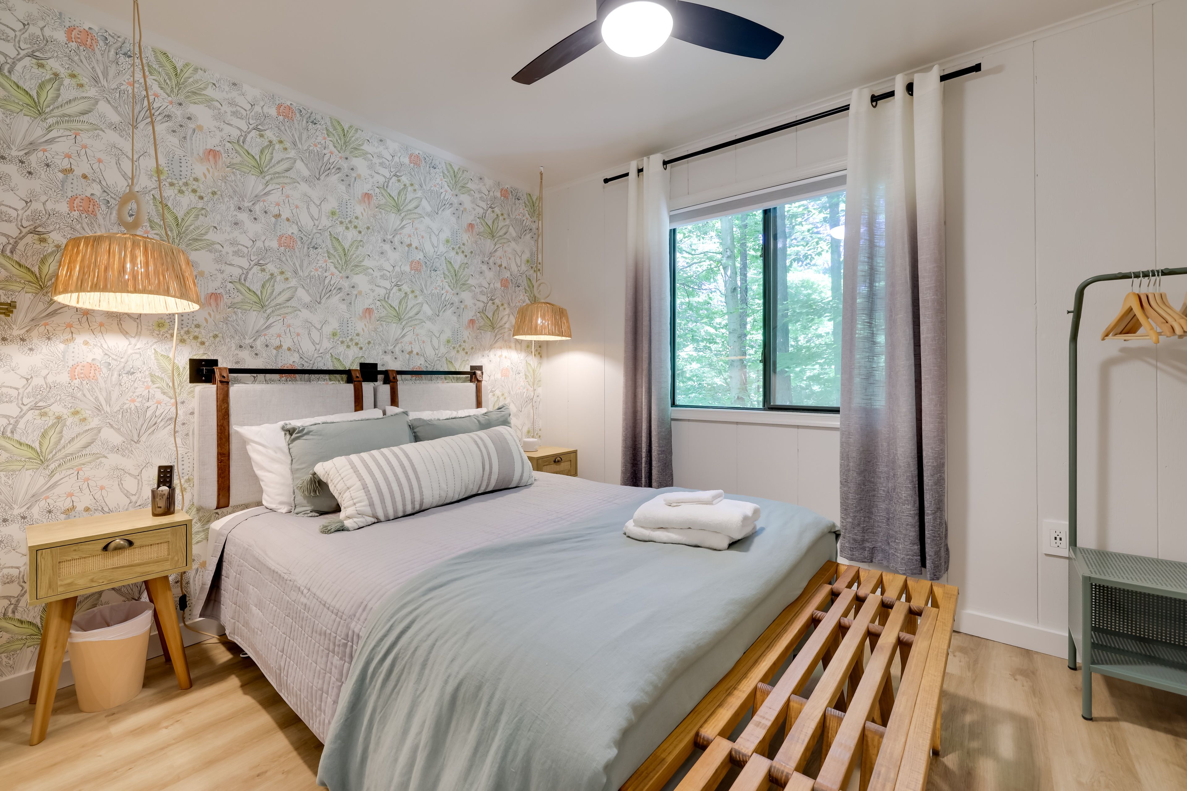 Bedroom 2 (Meadow Room) | Queen Bed