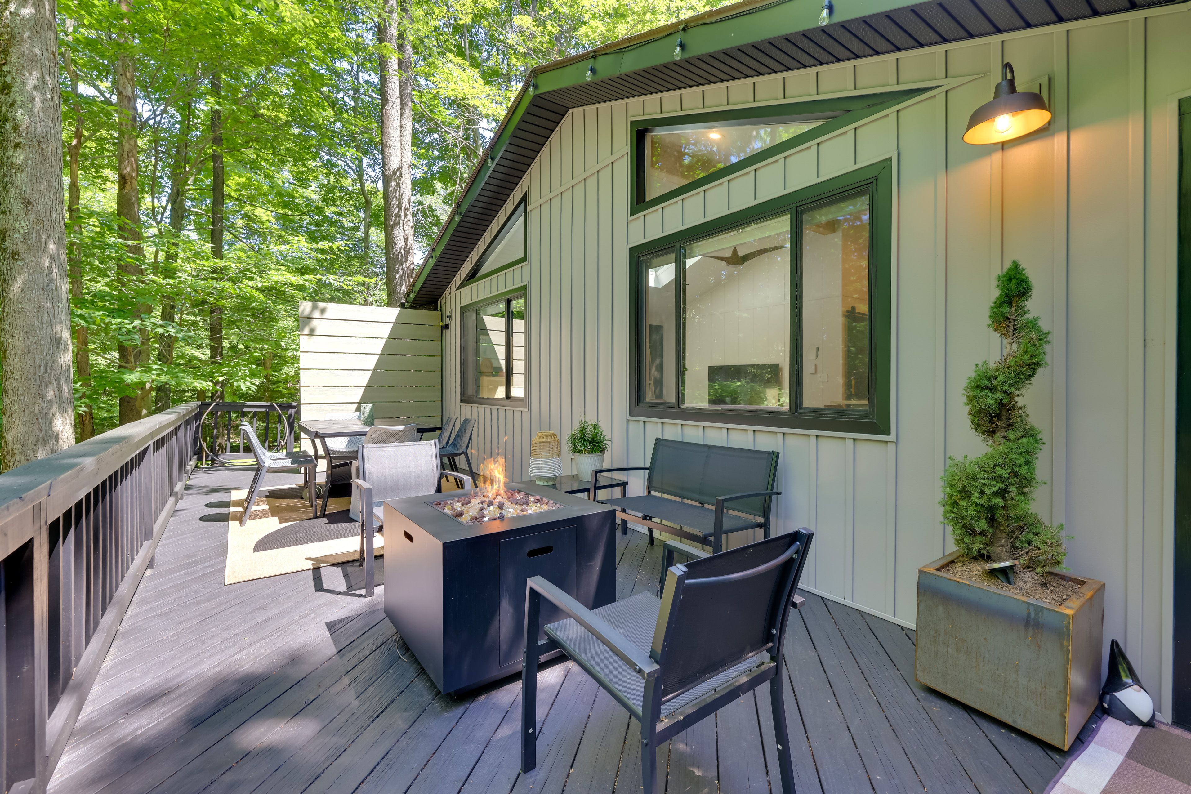 Deck | Gas Grill | Cornhole