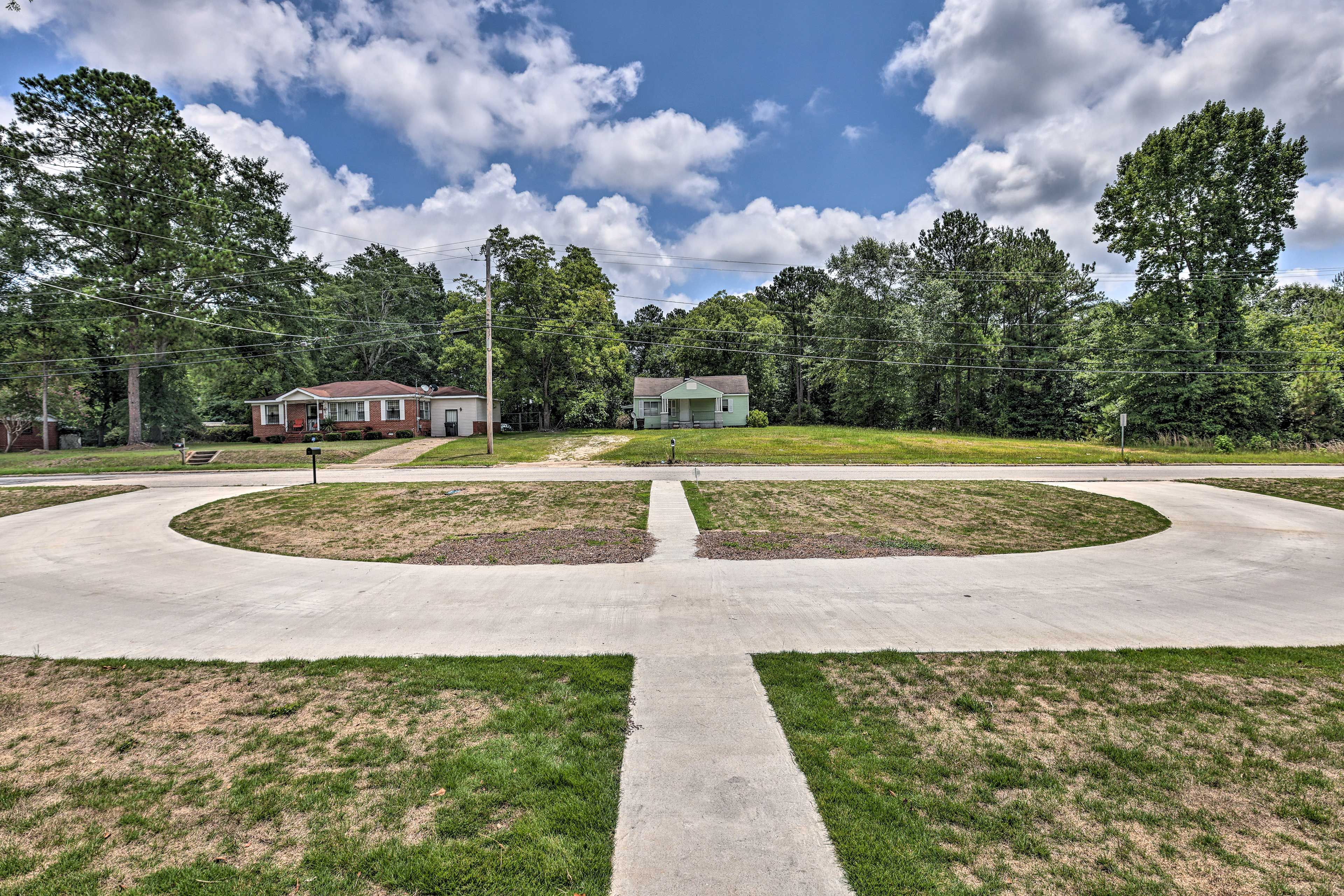 Parking | Driveway (3 Vehicles) | Free Street Parking
