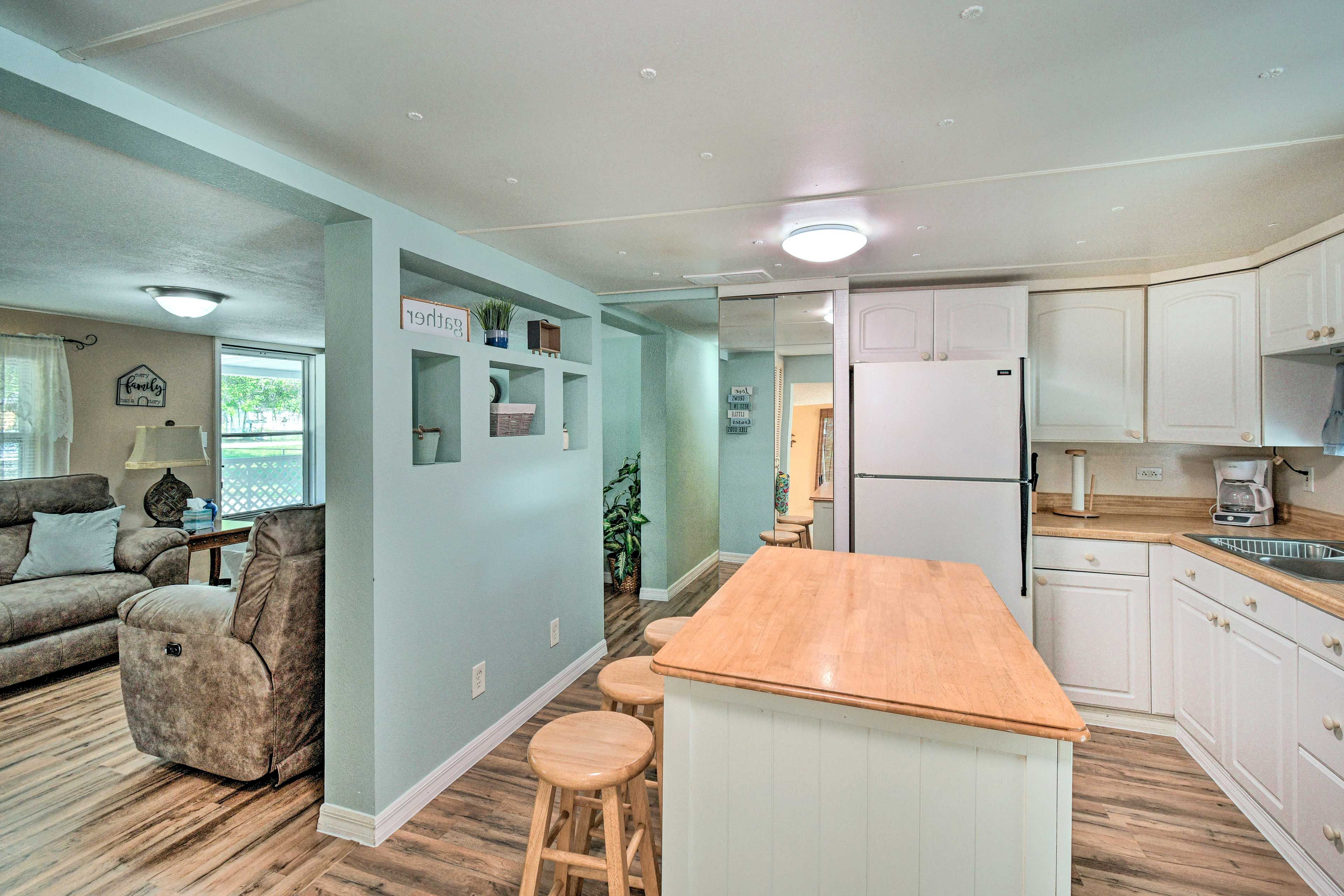 Kitchen | Well-Equipped | Coffee Maker | Cooking Basics | Dishware/Flatware