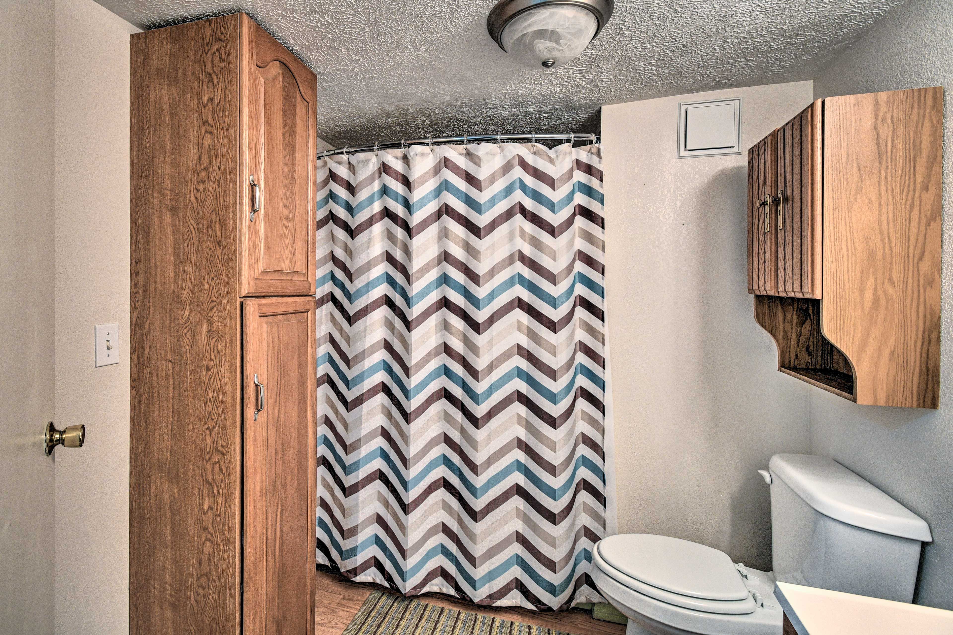 Full Bathroom | Towels Provided | Hair Dryer