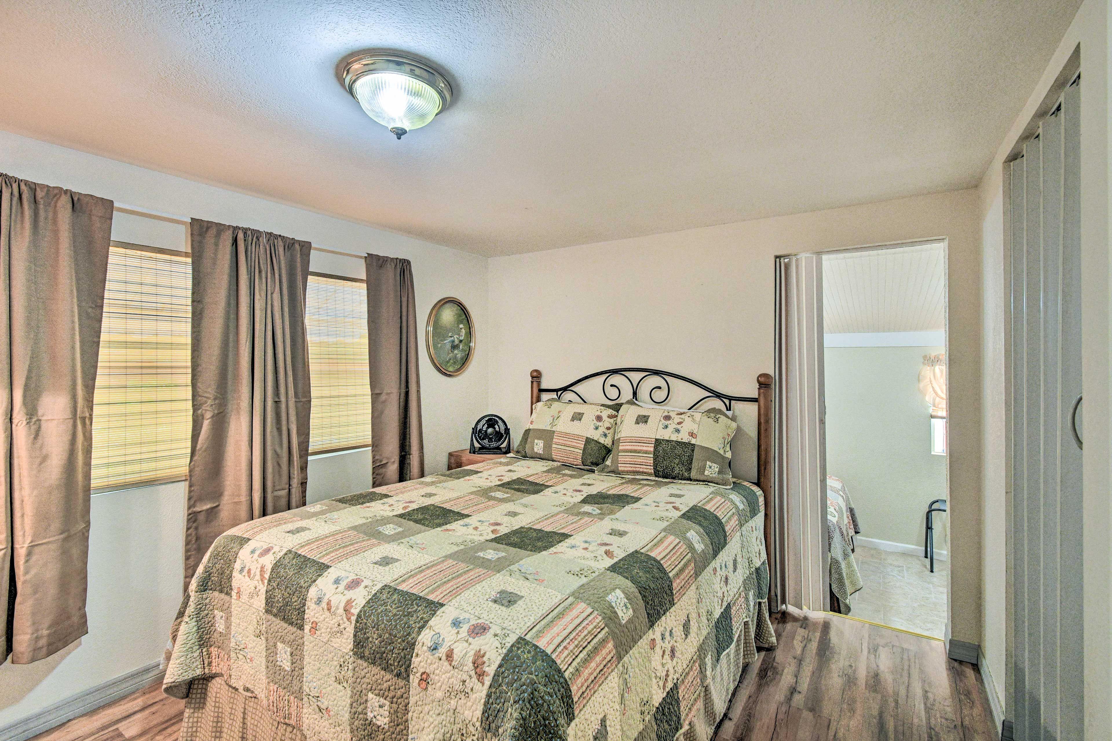 Bedroom 2 | Queen Bed