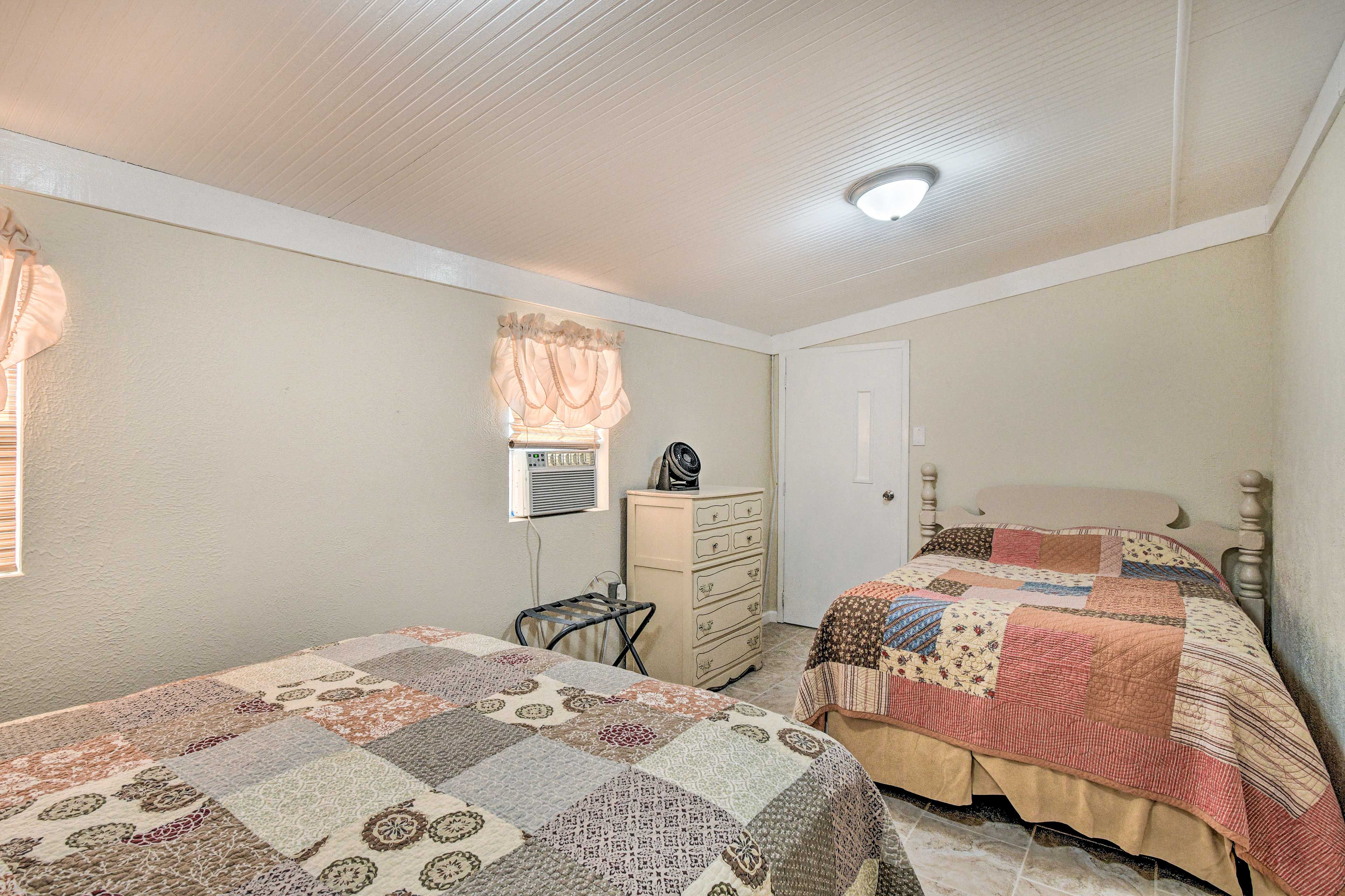 Bedroom 3 | Queen Bed | Full Bed