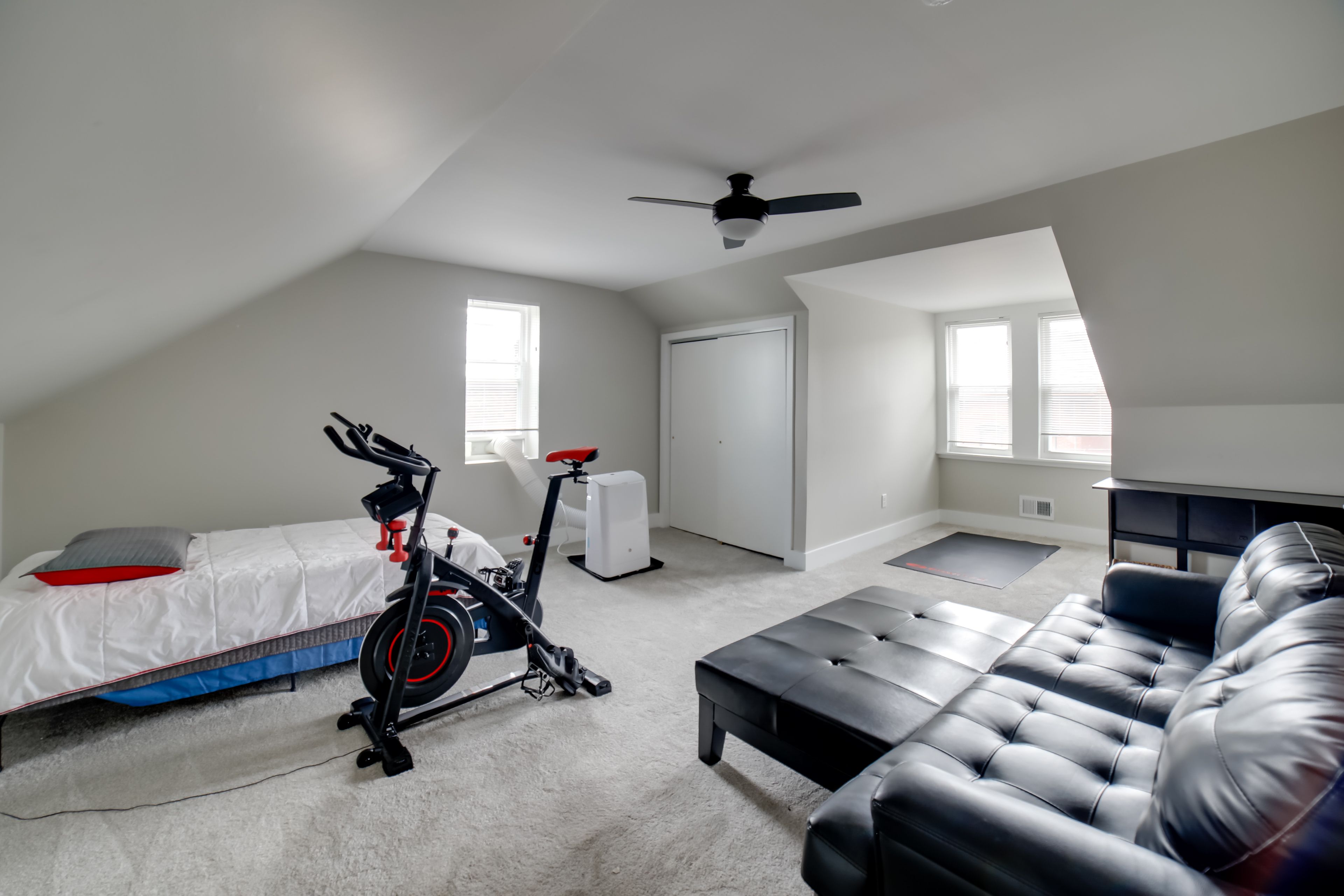 Attic | 3rd Floor | Twin Bed