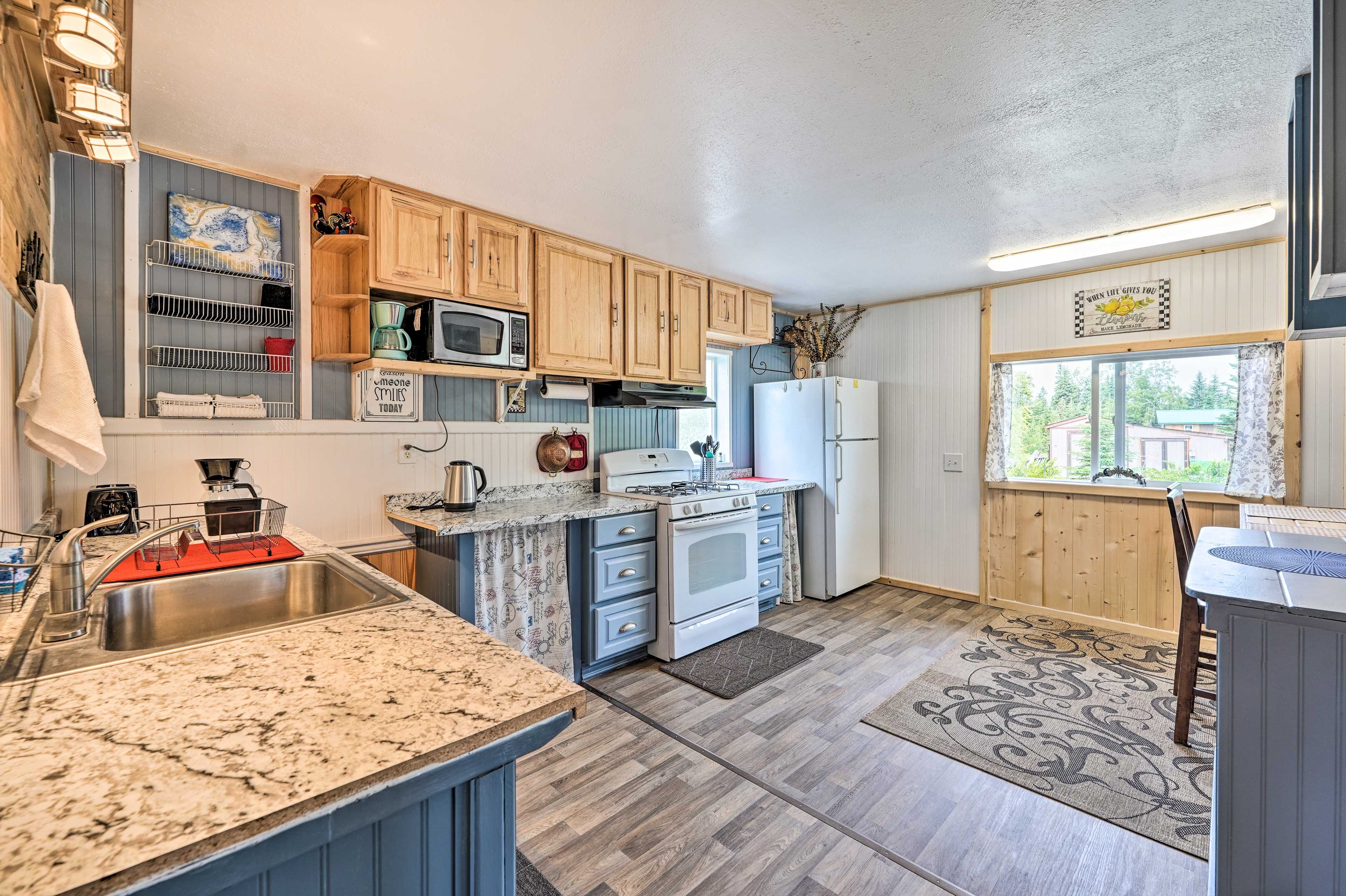 Kitchen | Bar Seating | Gas Stove | Microwave | Cooking Basics