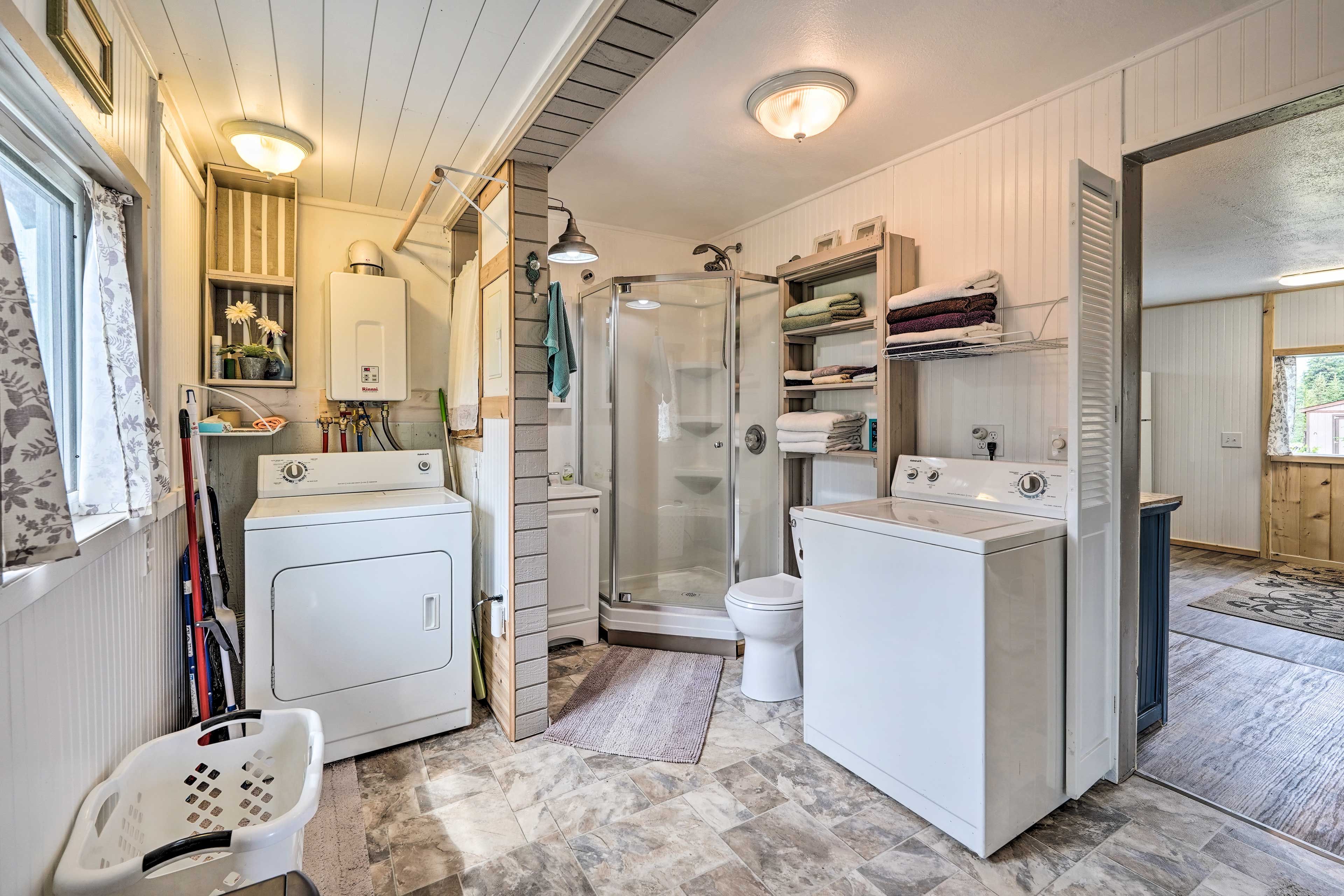 Full Bathroom | Towels Provided | In-Unit Laundry
