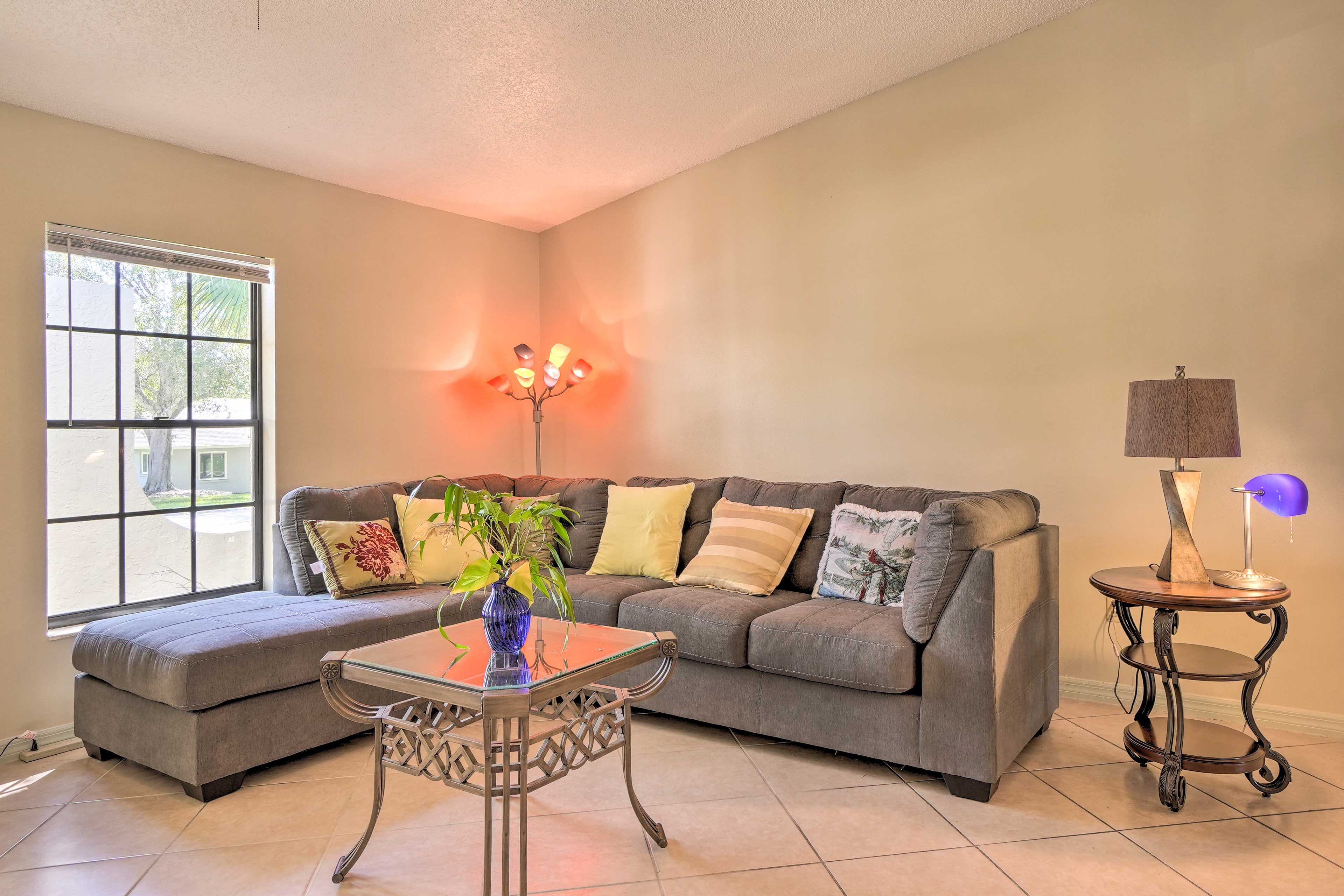 Living Room | Free WiFi | Smart TV