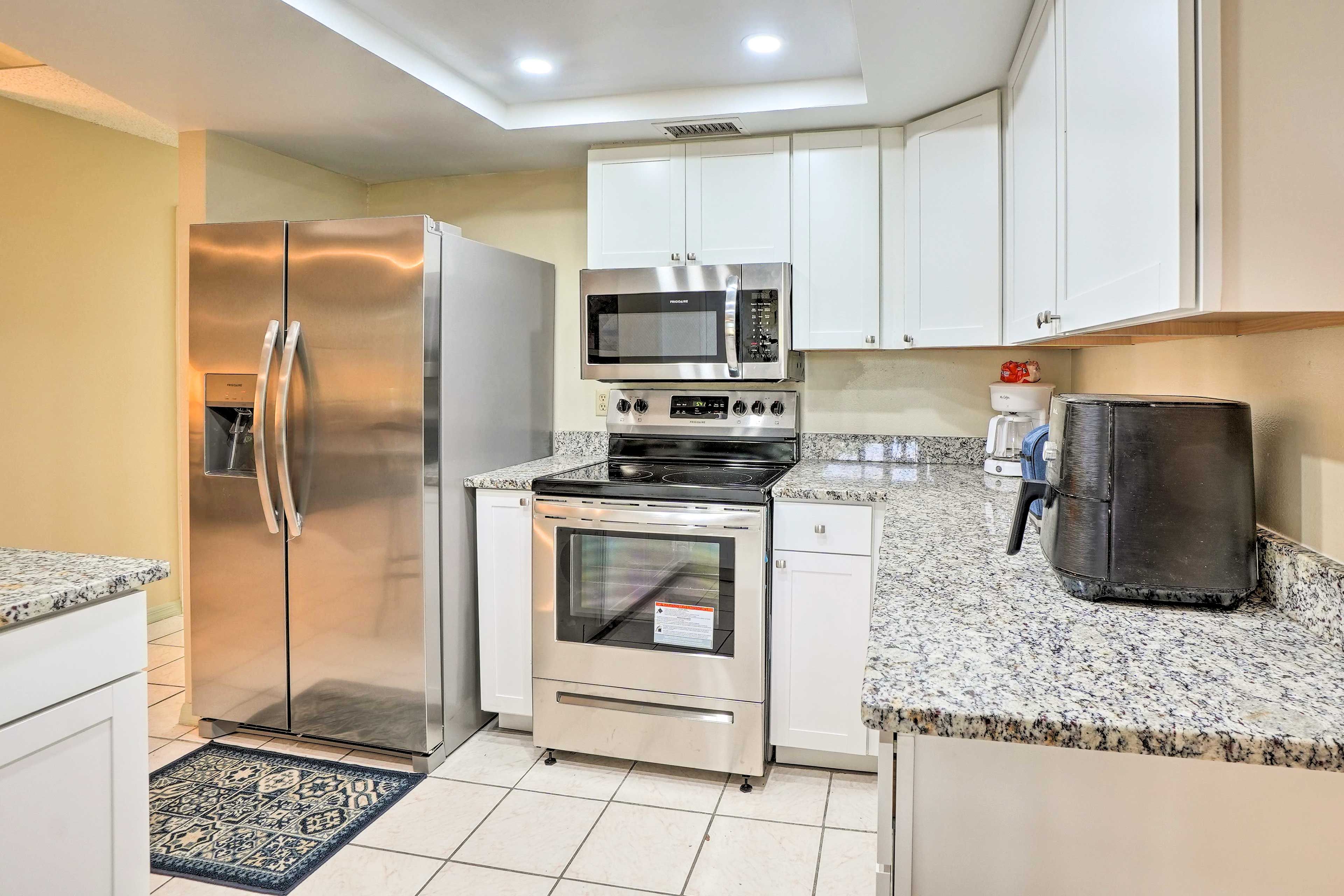 Kitchen | Cooking Basics | Coffee Maker | Paper Towels/Trash Bags Provided