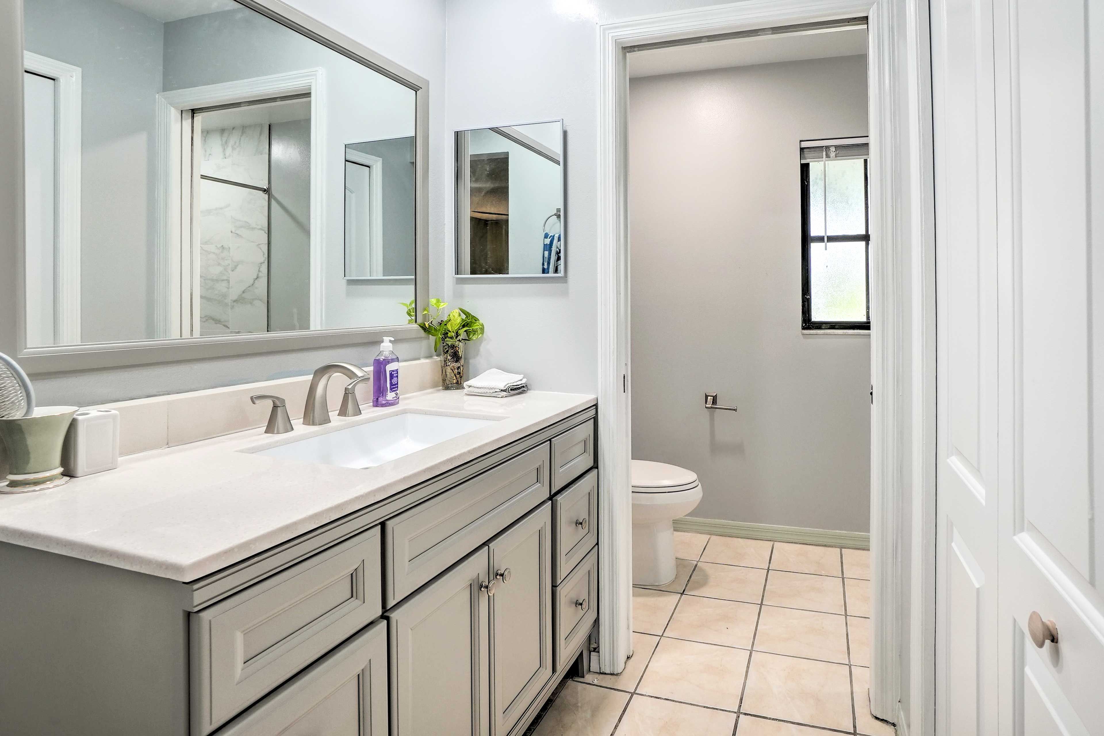 En-Suite Bathroom | Towels Provided | Complimentary Toiletries
