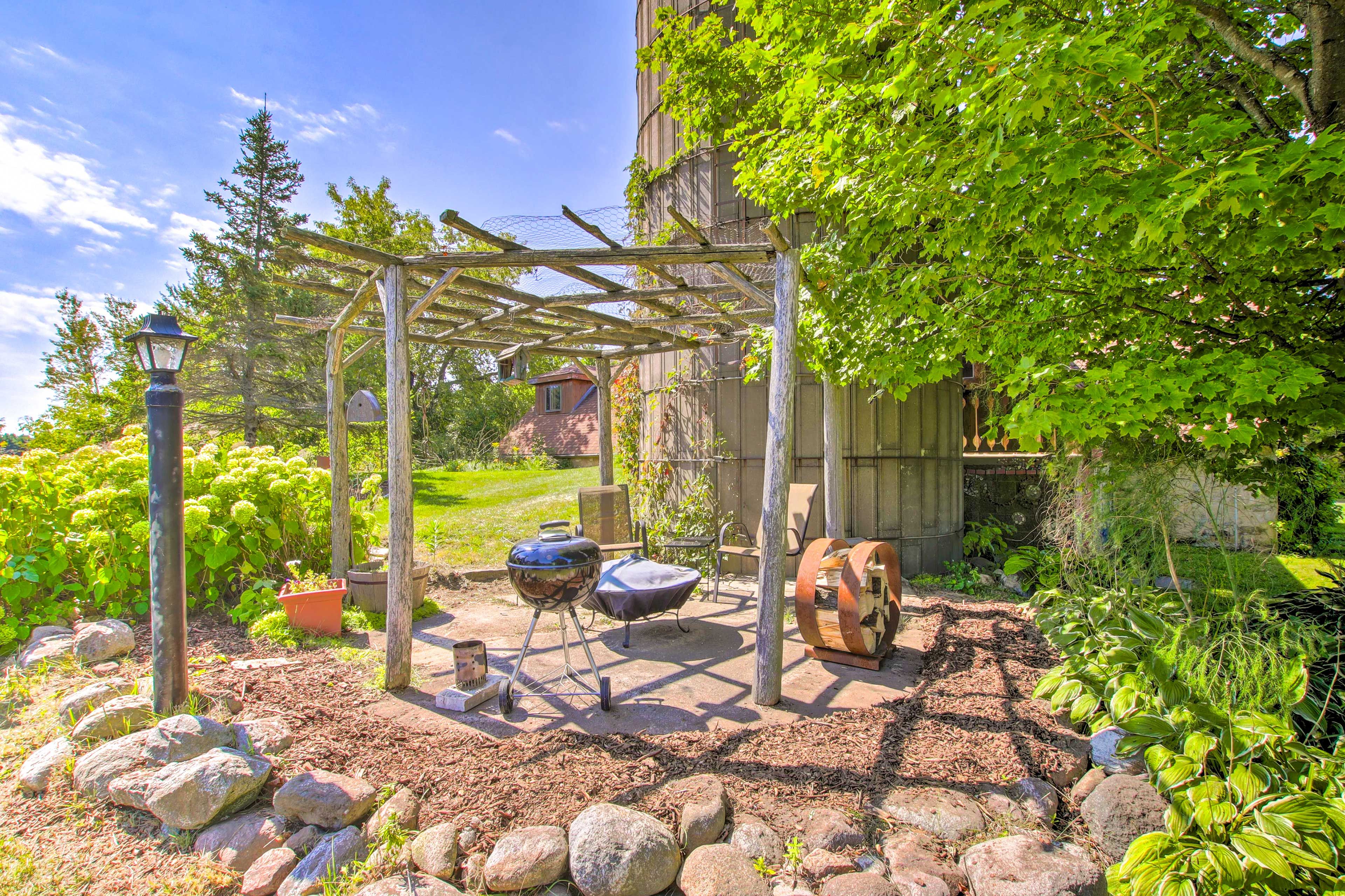 Patio | Fire Pit | Charcoal Grill
