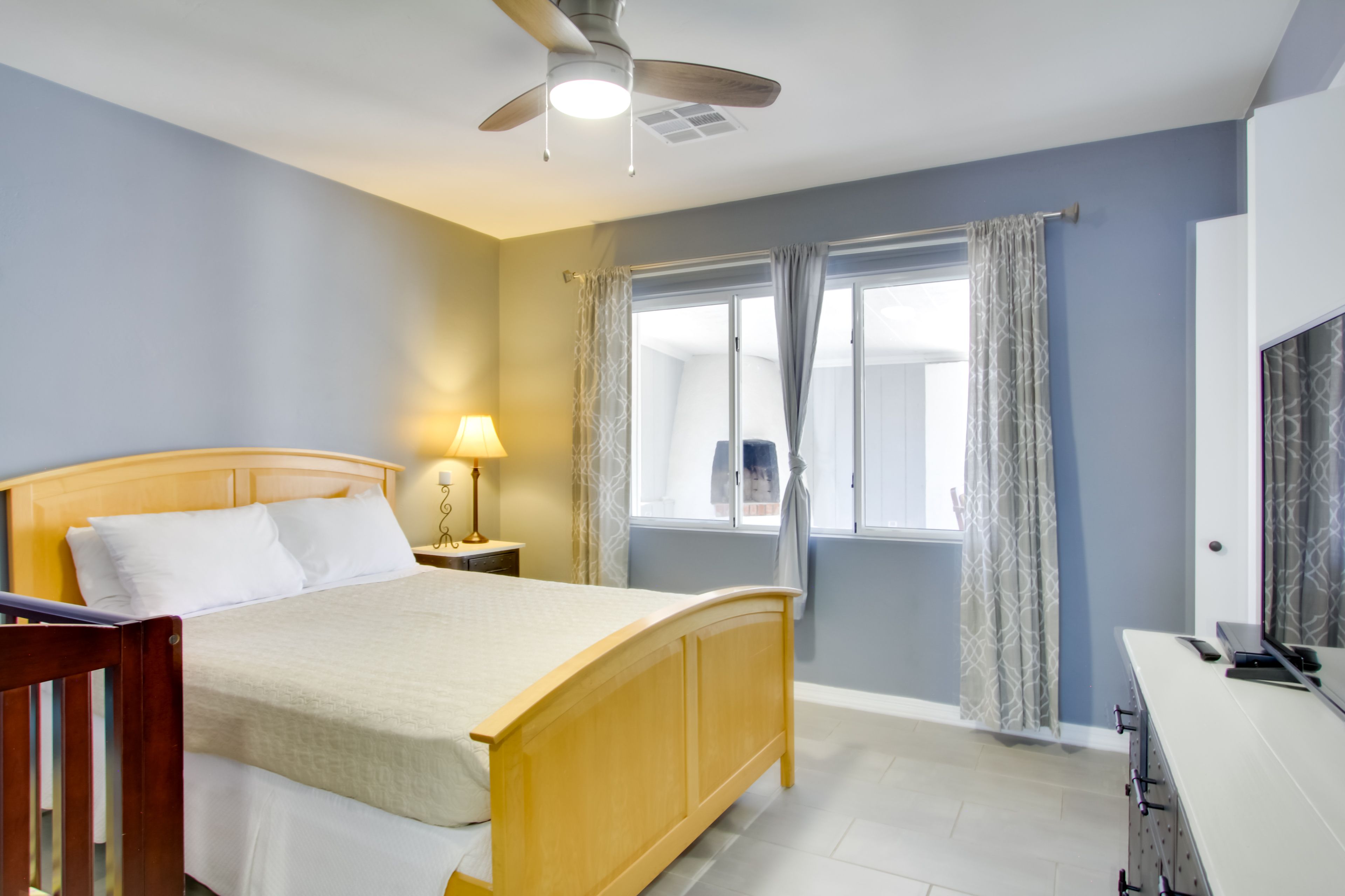 Bedroom 4 | Queen Bed | Crib | 1st Floor | Smart TV