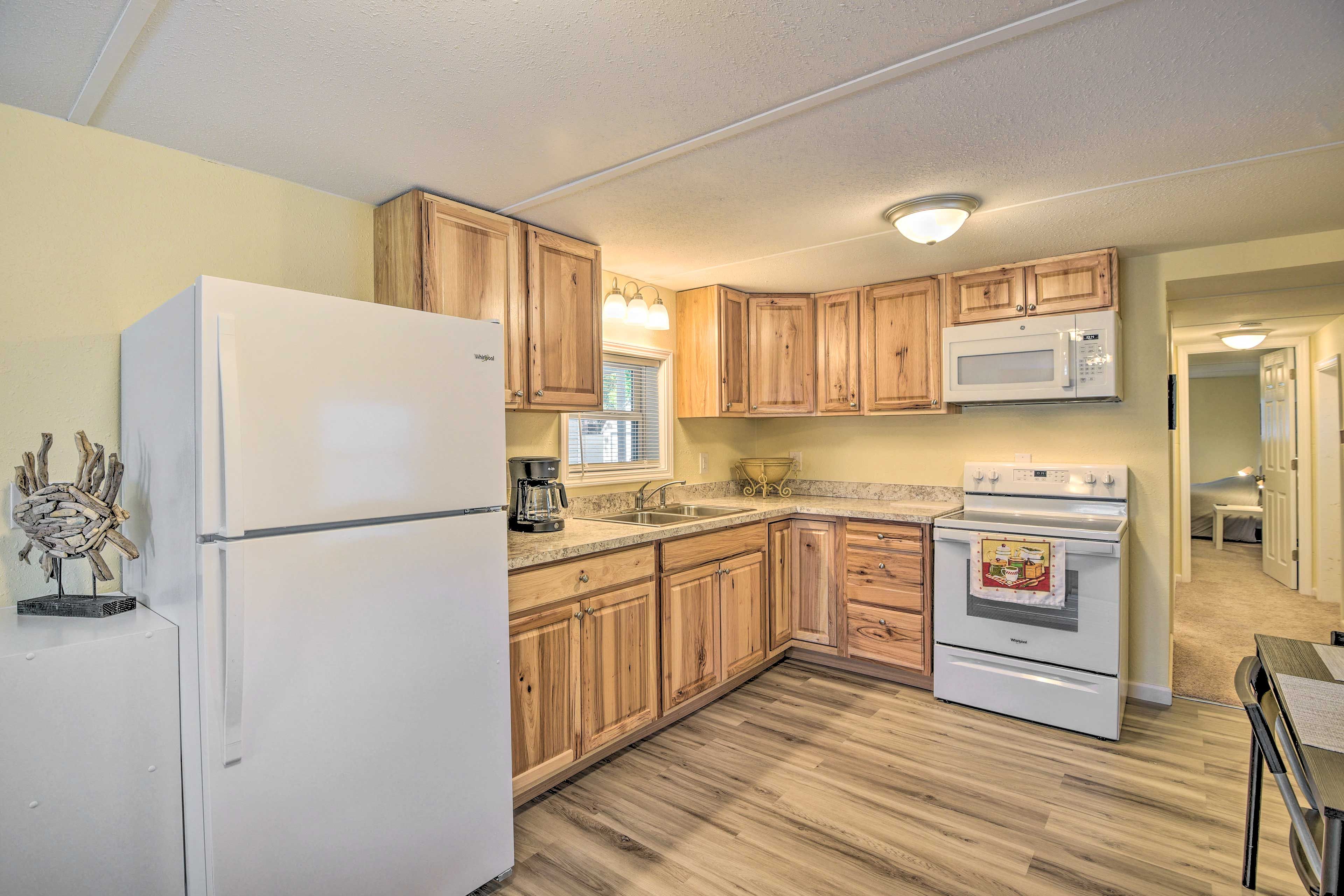 Kitchen | 627 Sq Ft | Cooking Basics | Toaster