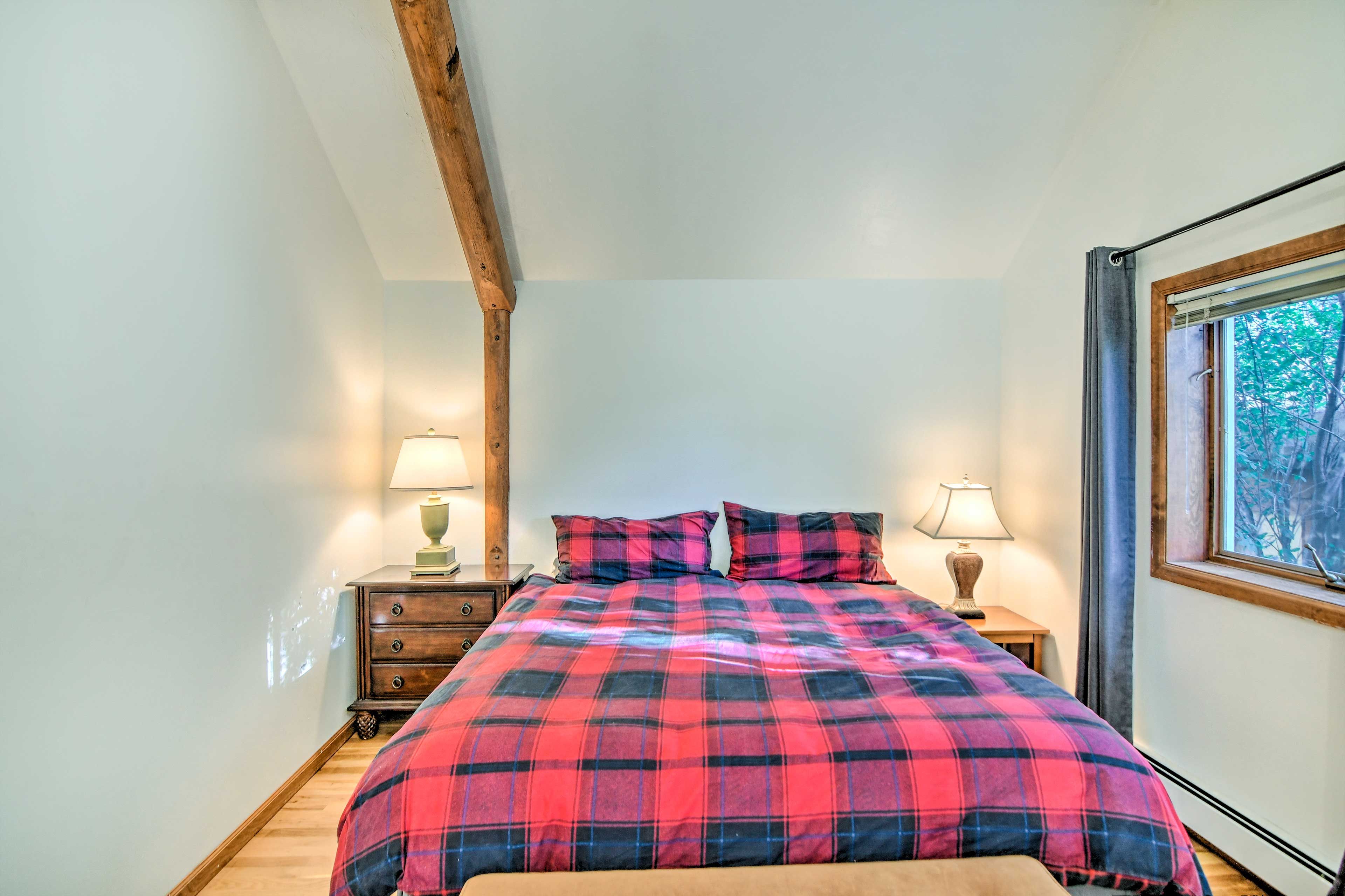 Bedroom 1 | King Bed | Linen Provided