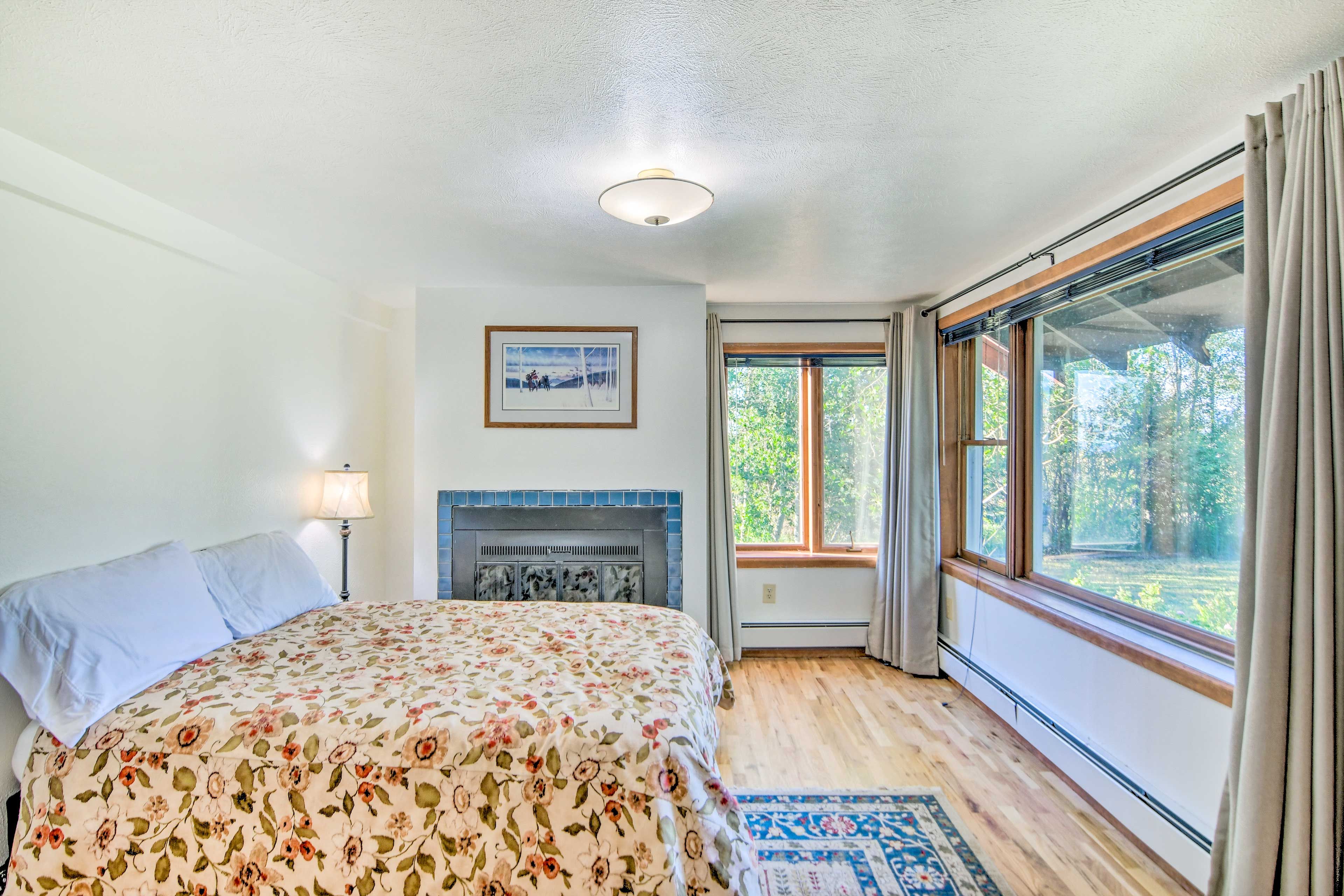 Bedroom 2 | Queen Bed | Full Bed