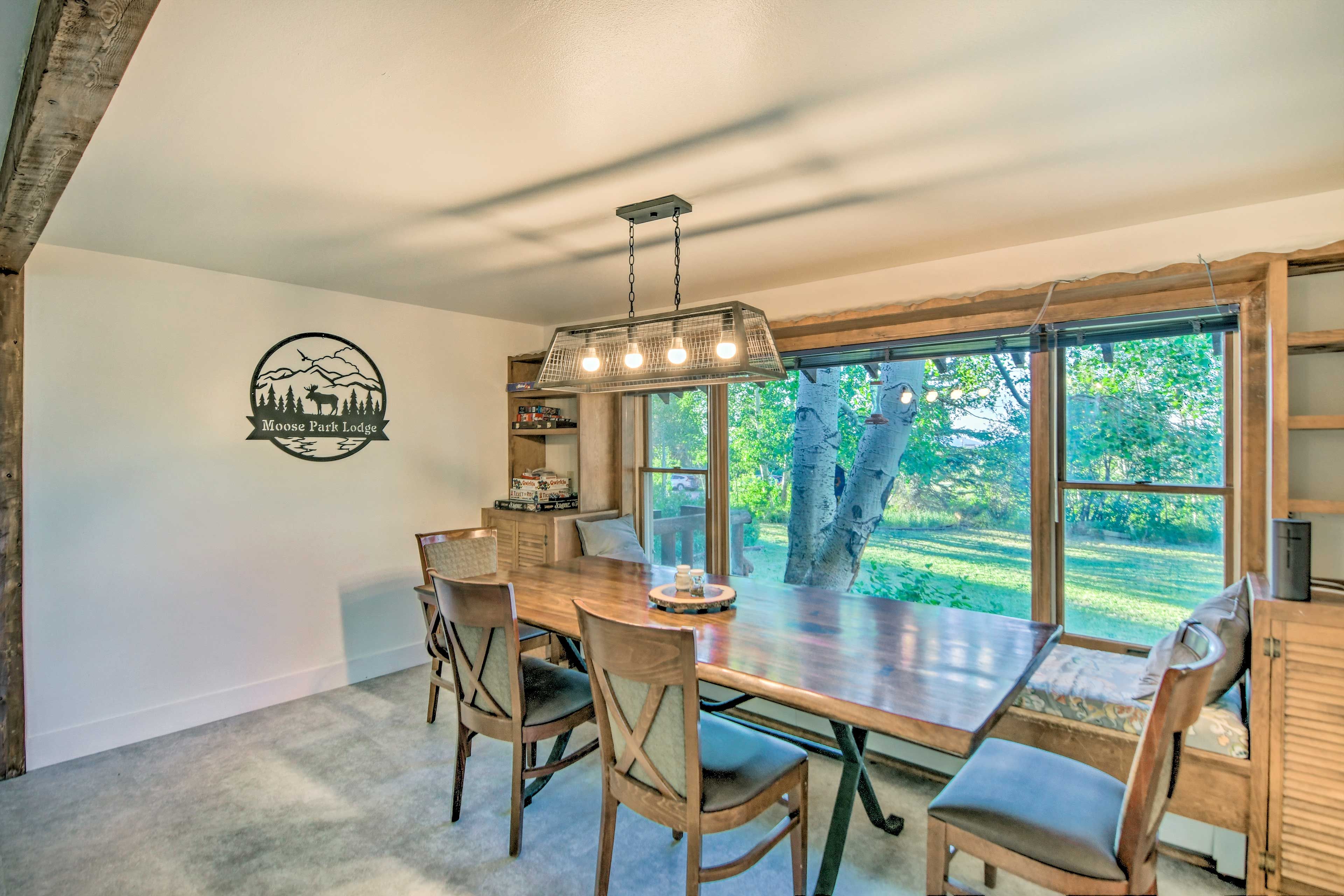 Dining Area | Dishware/Flatware Provided