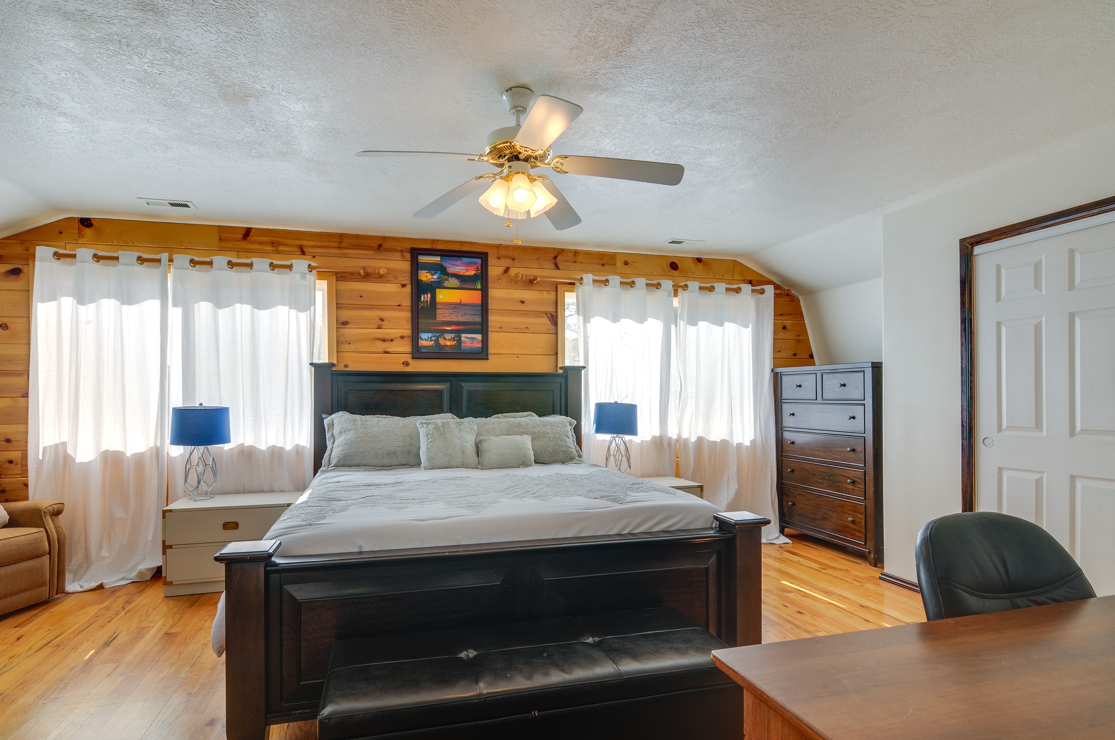 Bedroom 1 | King Bed | 2nd Floor