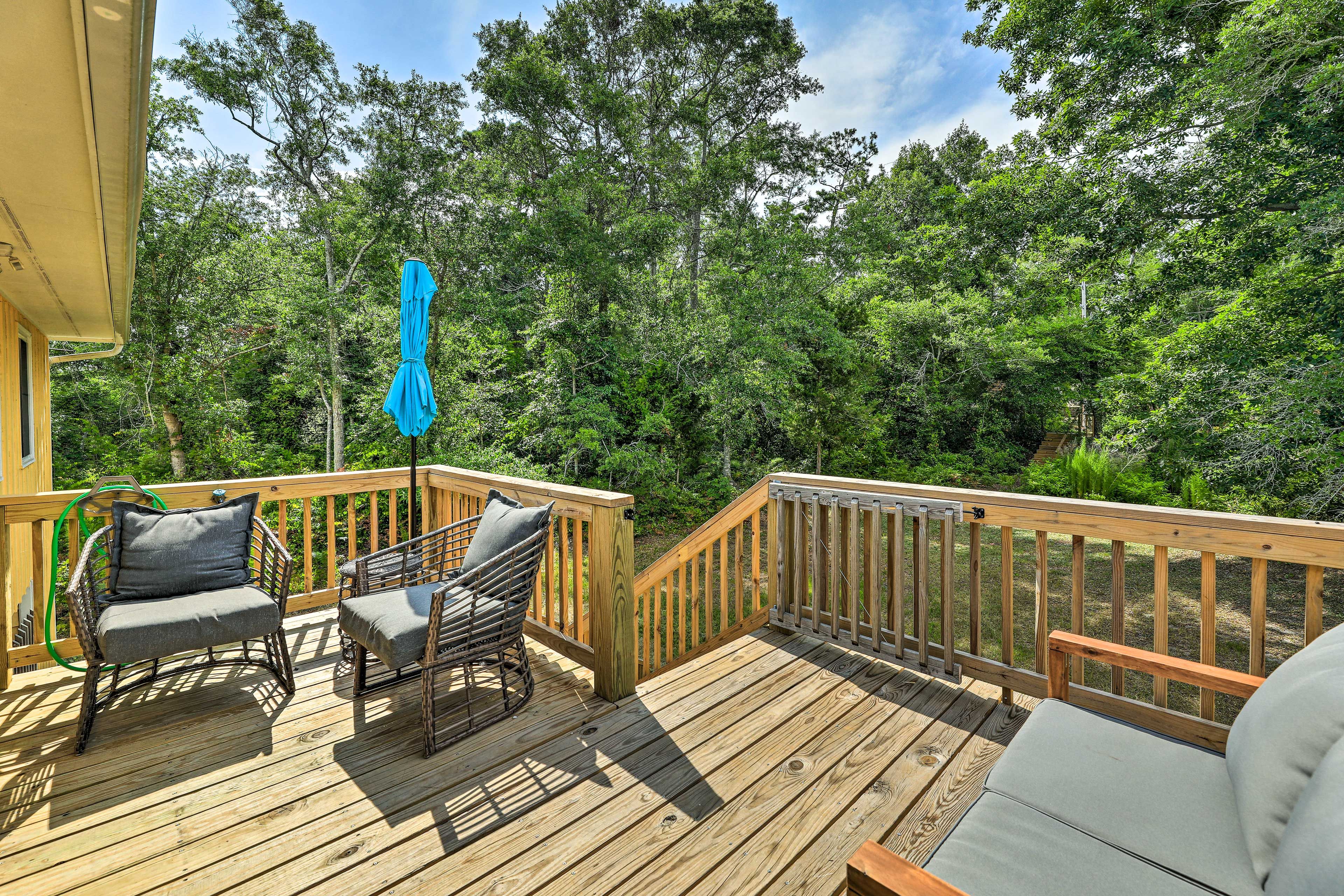 Furnished Decks | Dining Area
