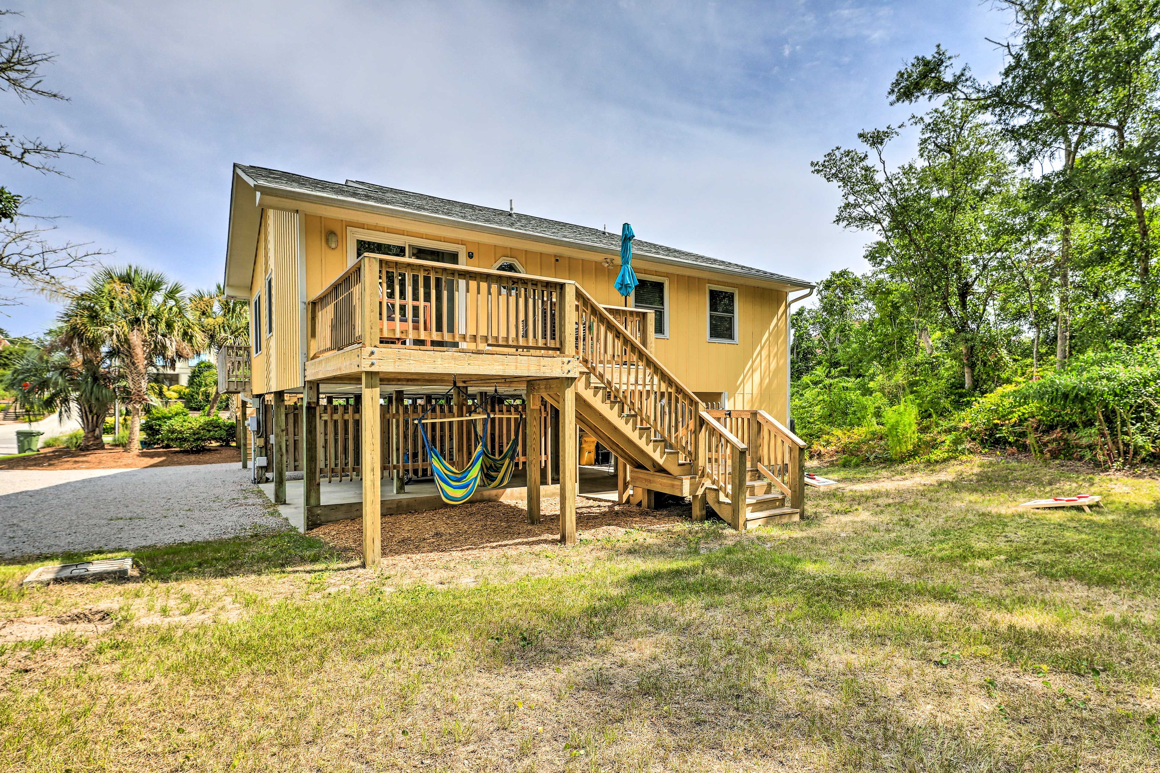 Private Yard | Corn Hole | 2 External Security Cameras (Facing Out)