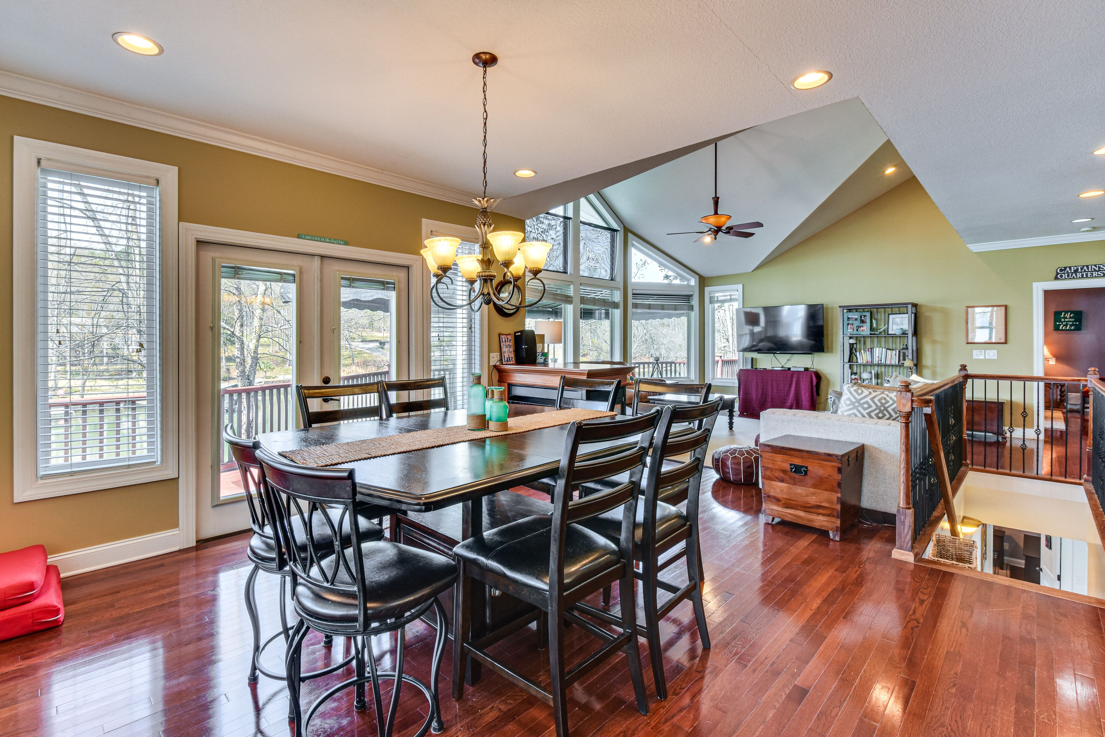 Dining Area | Dishes & Flatware Provided