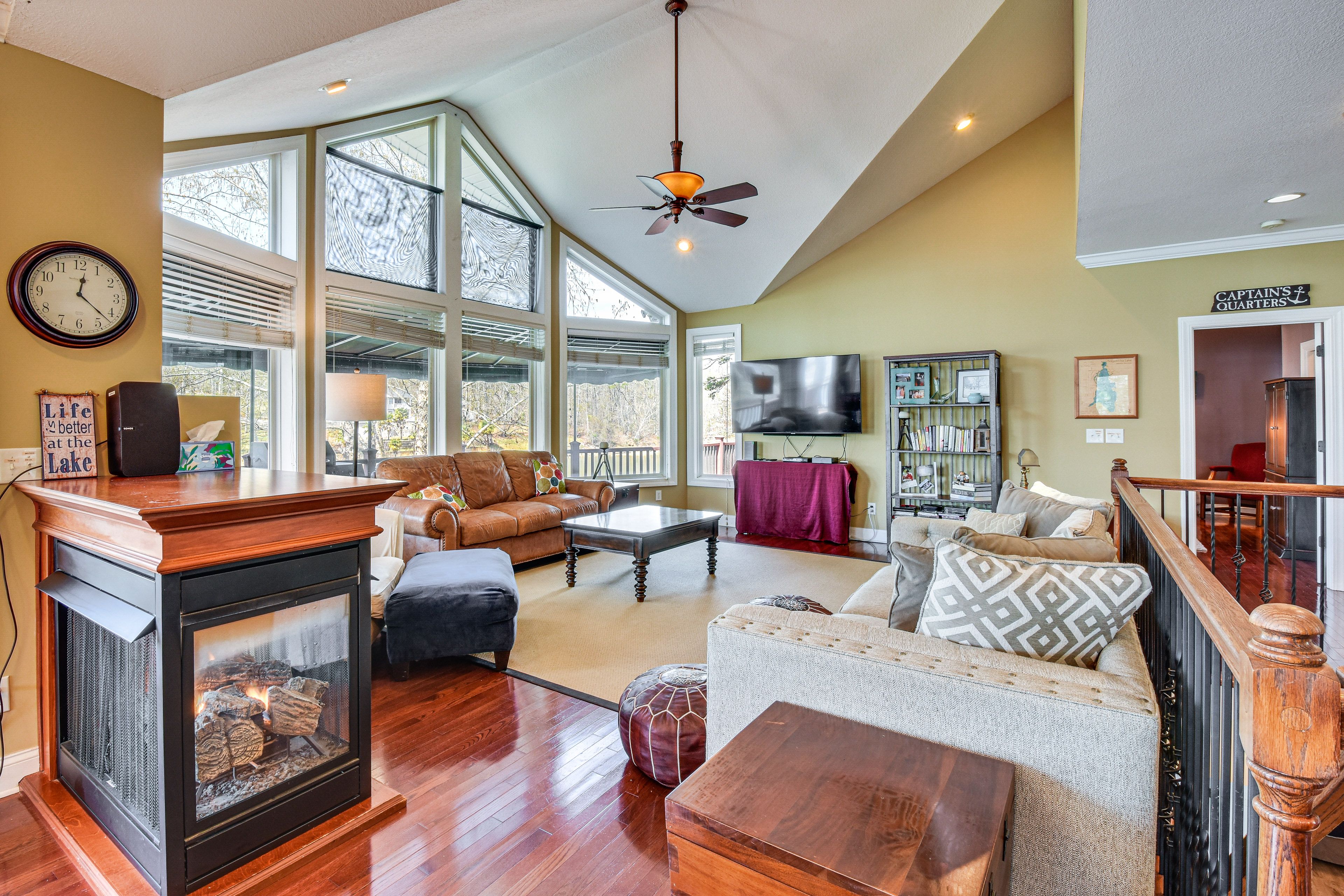 Living Room | Open Floor Plan | Smart TV | Free WiFi