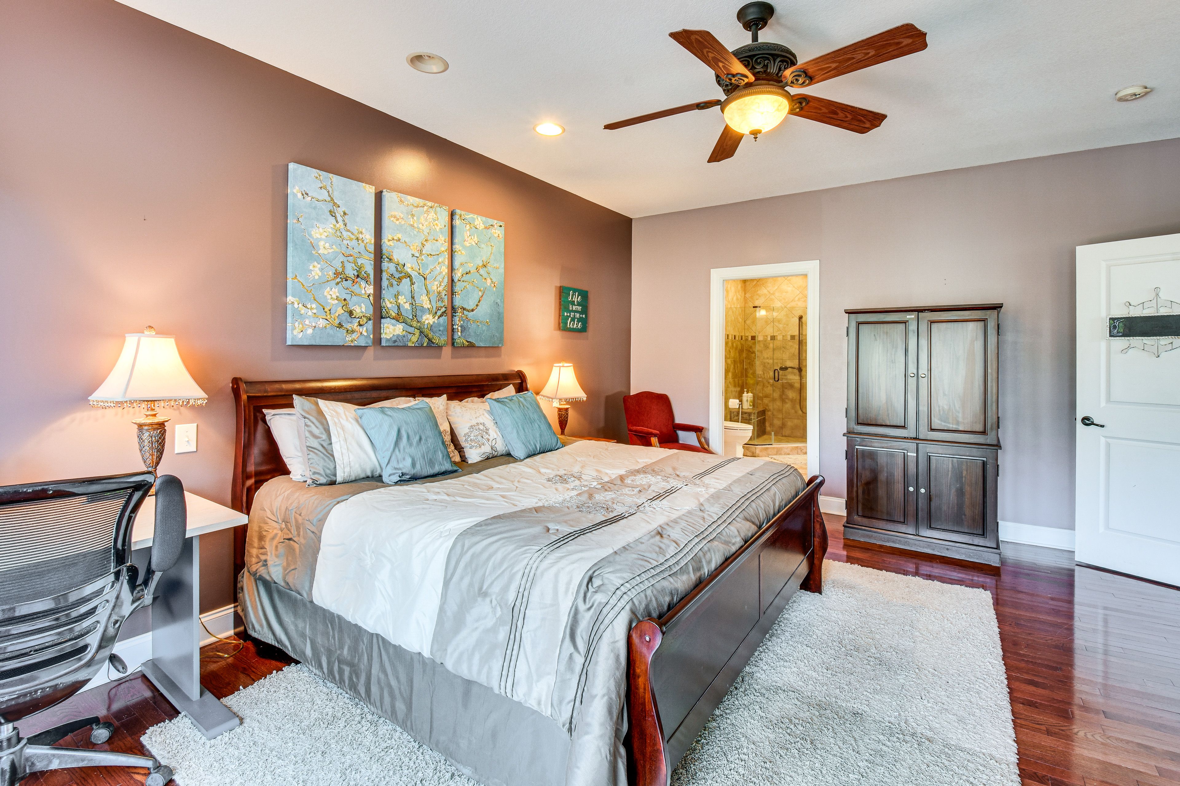 Bedroom 1 | California King Bed | Twin Bed | Linens Provided