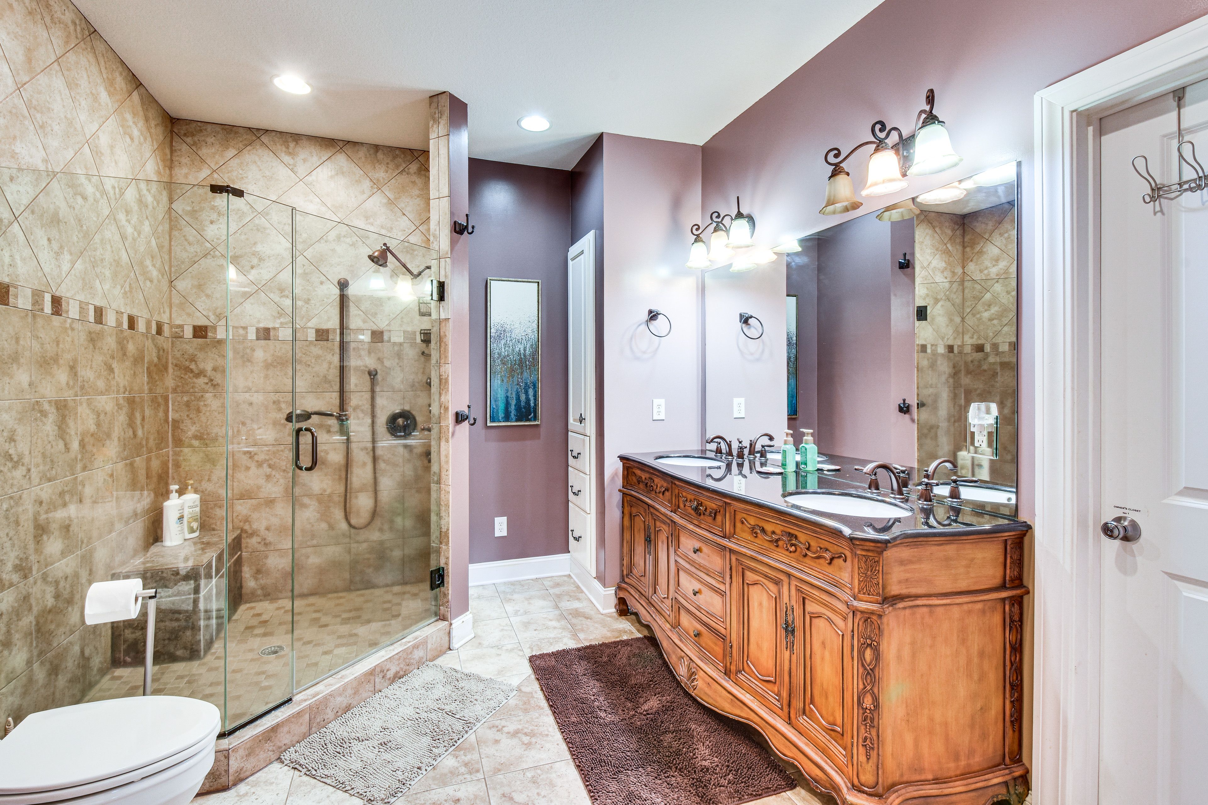 Full Bathroom | Towels Provided