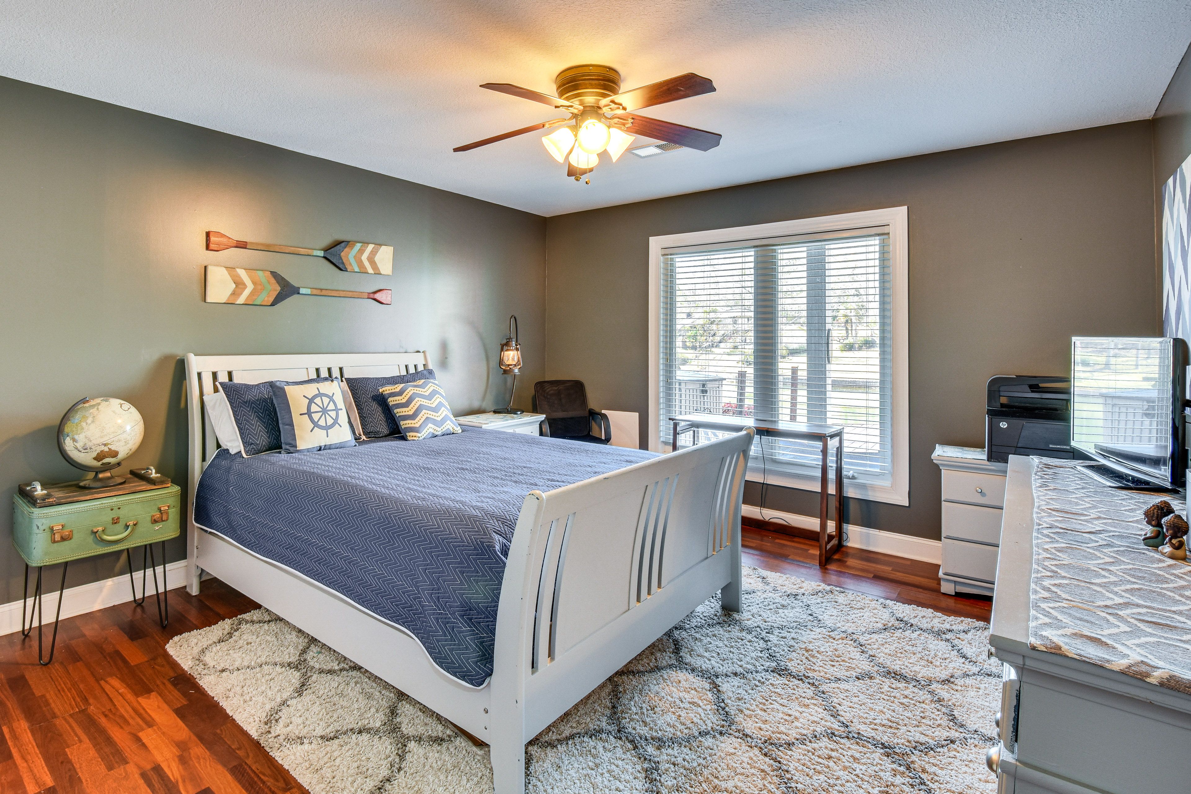 Bedroom 4 | Queen Bed