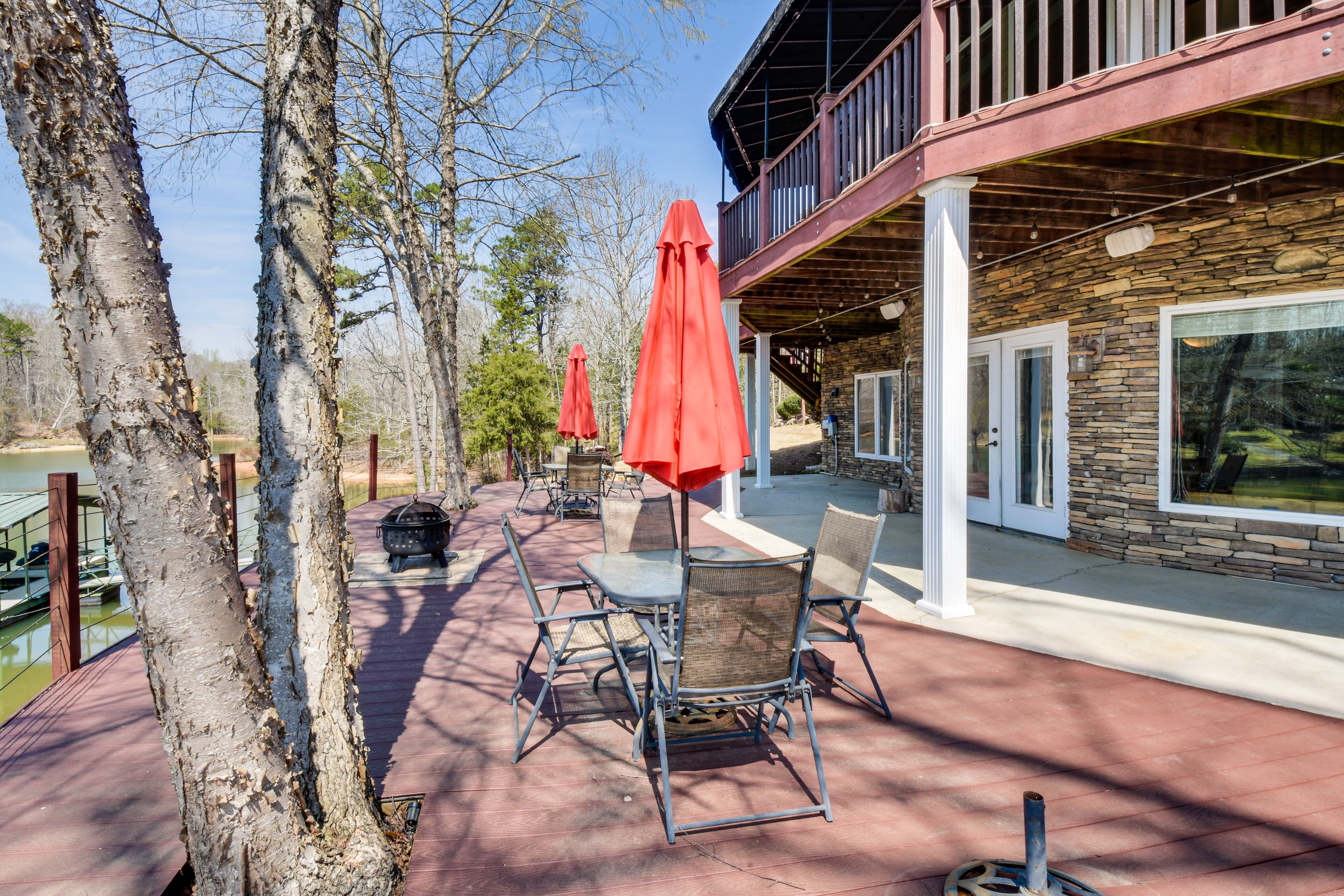 Patio | Outdoor Dining | Fire Pit